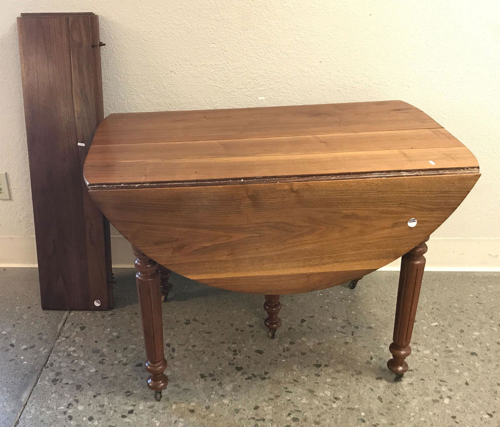 WALNUT DROPLEAF EXTENSION TABLE WITH 4 LEAVES (1 of 1)