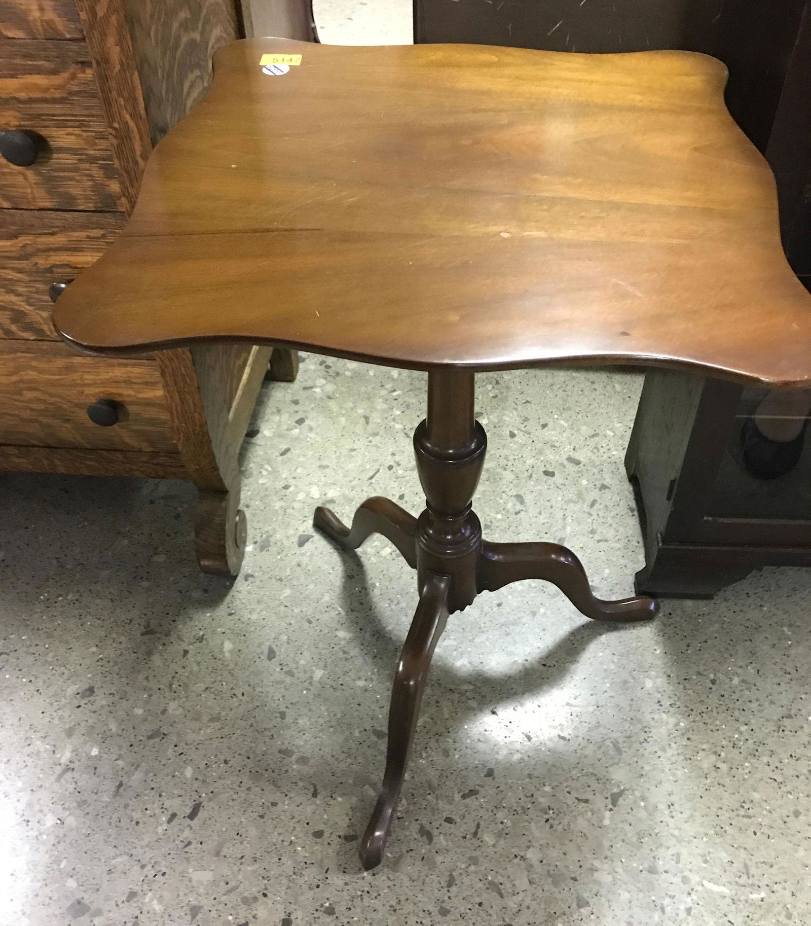 KITTINGER WILLIAMSBURG TILT TOP TABLE (1 of 1)