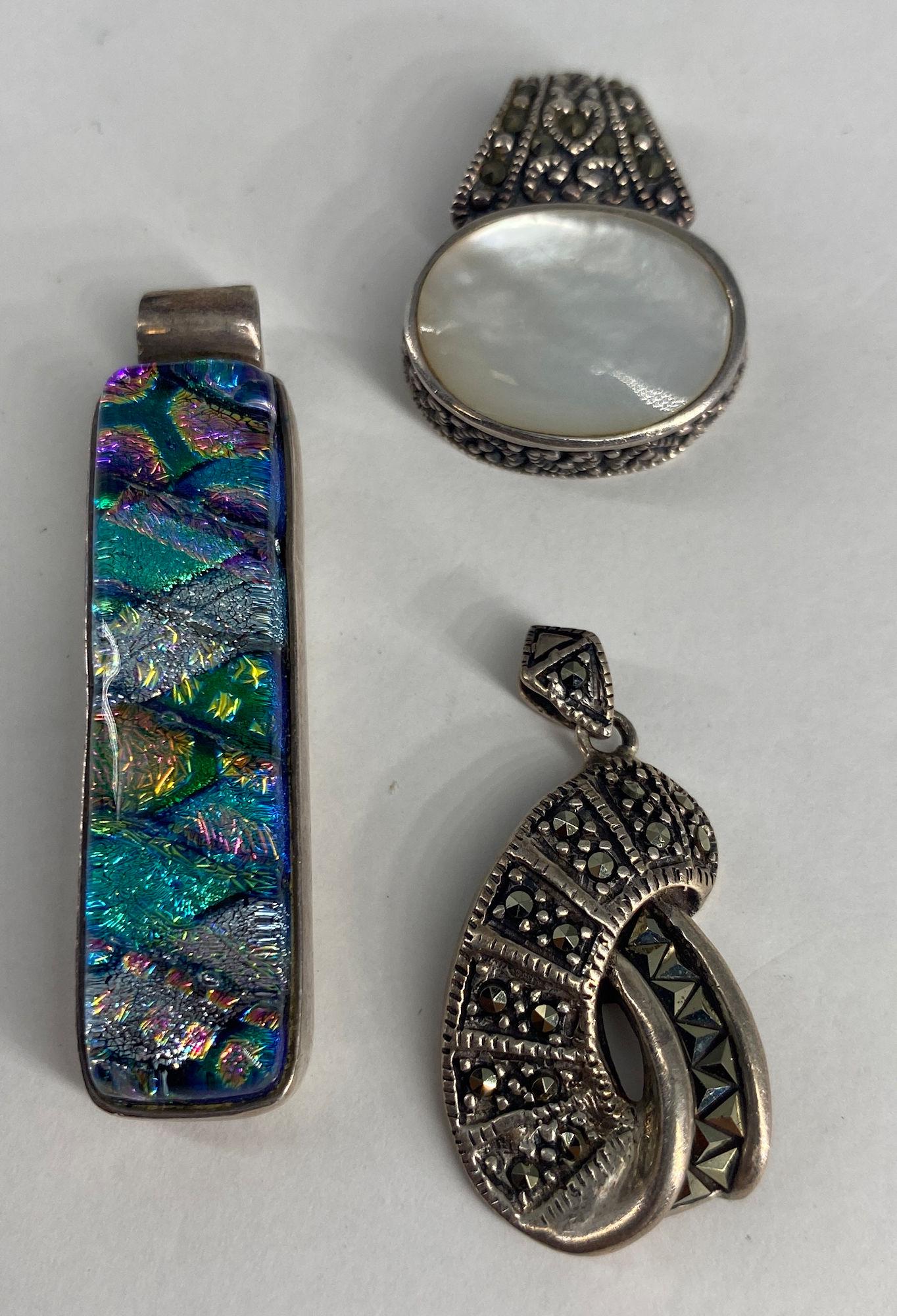THREE LOOSE STERLING SILVER PENDANTS (1 of 8)