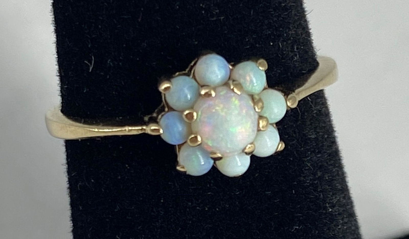 VINTAGE 10KT YELLOW GOLD AND OPAL RING (1 of 7)