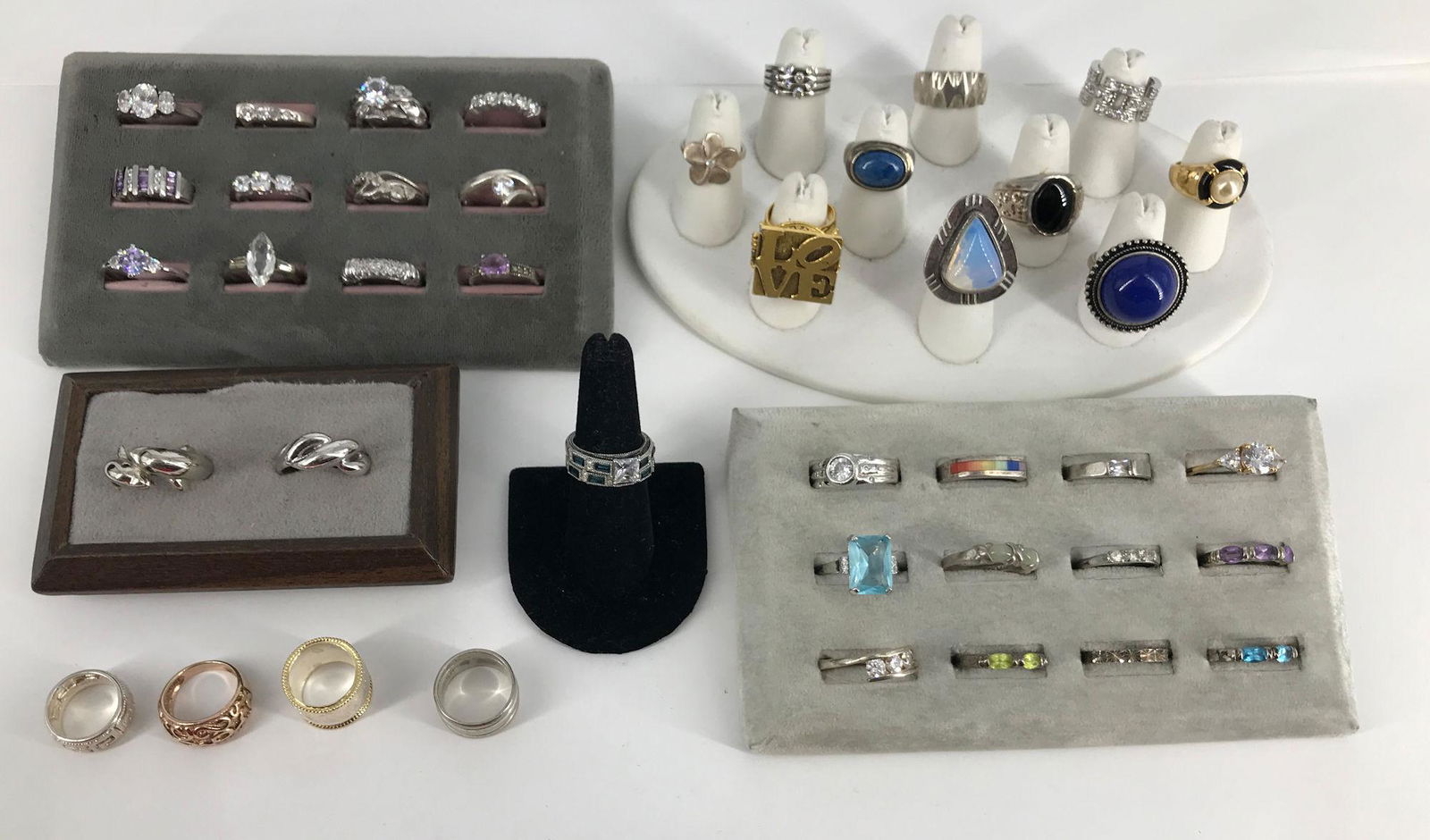 LOT OF FASHION RINGS (1 of 7)
