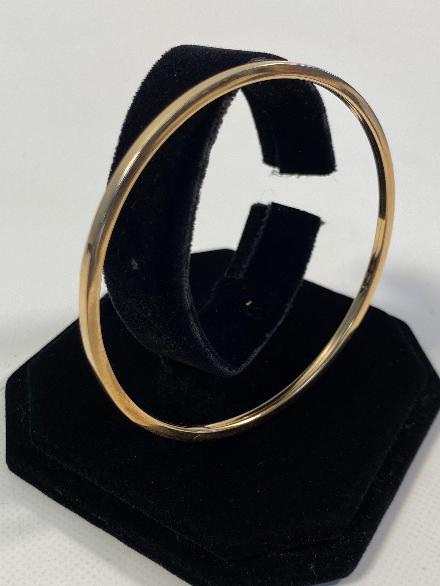 18KT YELLOW GOLD BANGLE (1 of 5)