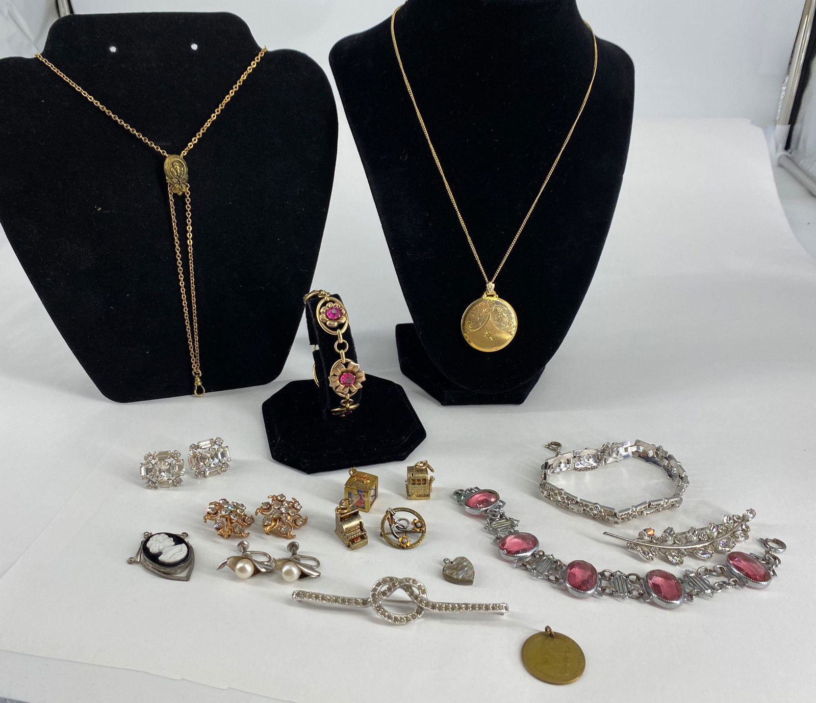 VINTAGE ACCESSORIES (1 of 14)