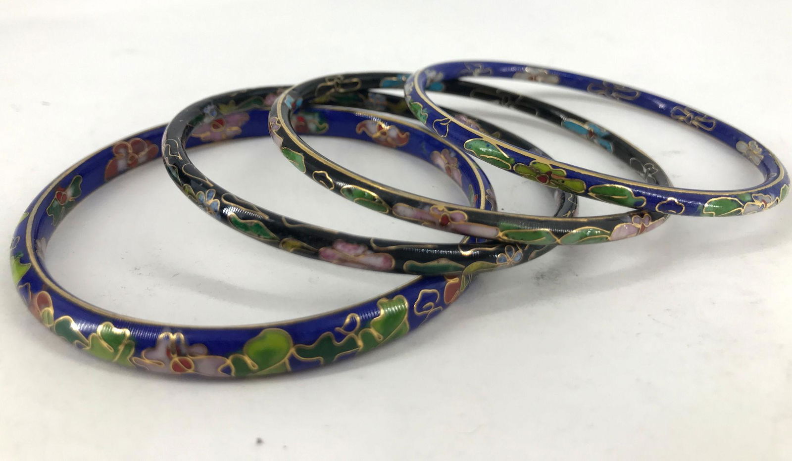 LOT OF FOUR CLOISONNE BANGLES (1 of 2)