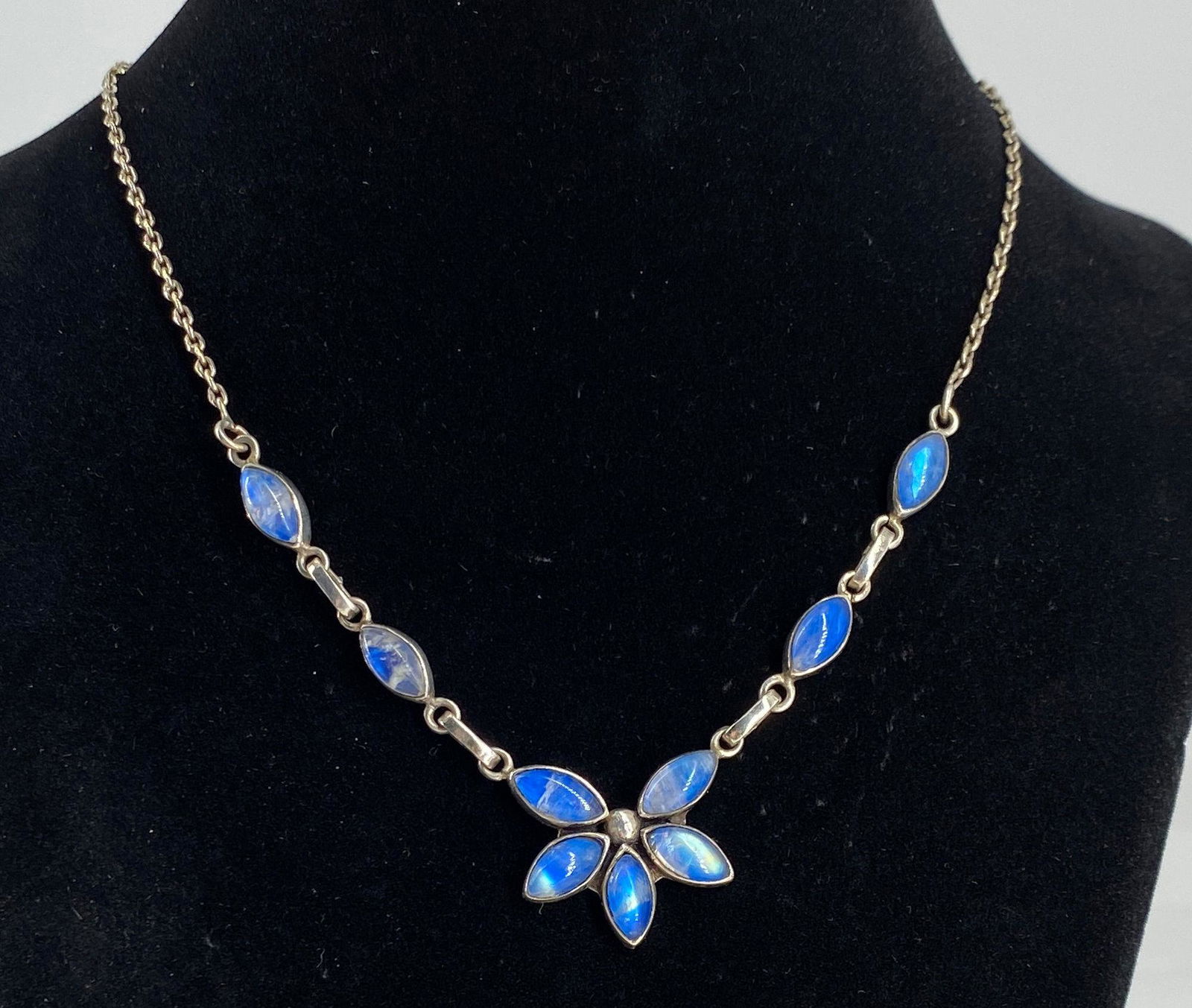 SILVER FASHION NECKLACE (1 of 6)