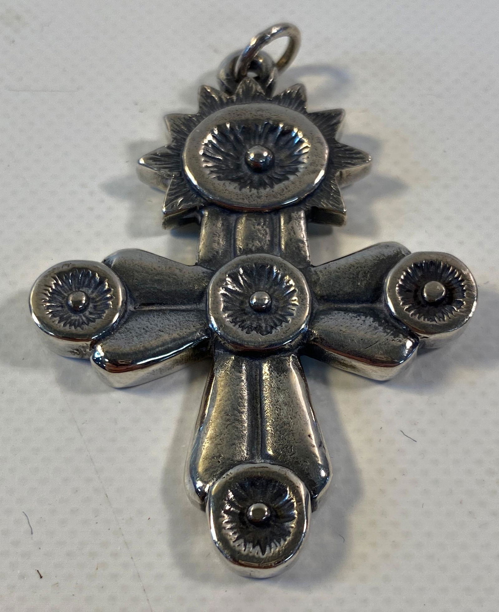 STERLING SILVER JAMES AVERY CROSS PENDANT: STERLING SILVER JAMES AVERY CROSS PENDANT ~ 2.25" IN LENGTH WITH JUMP RING, STAMPED TESTED AND SIGNED, EMBOSSED DESIGN WITH CONCAVE FLORAL ACCENTS (1.015 TROY OZ TW) PROPERTY OF DEBOW FREED TRUST, & C