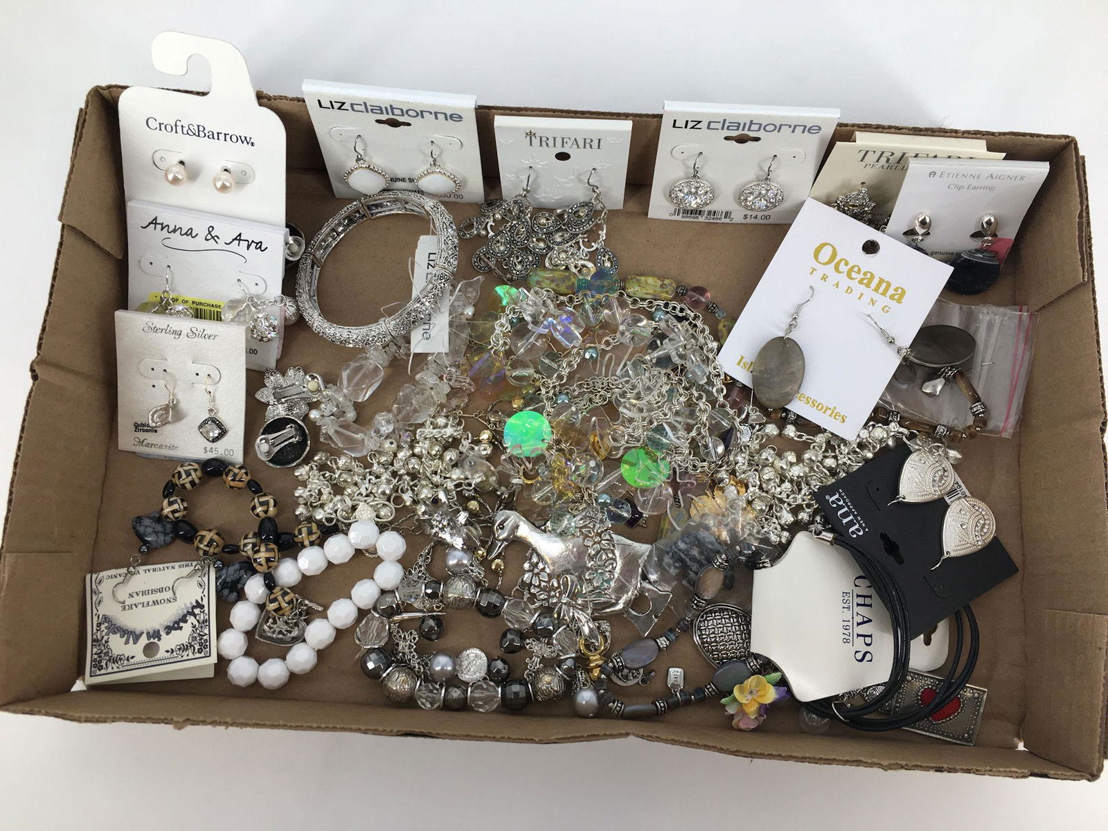 LOT OF ASSORTED FASHION AND COSTUME JEWELRY AND (1 of 1)