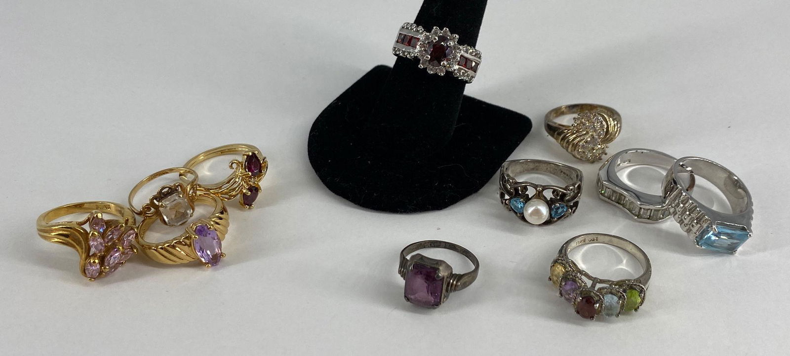 LOT OF FINE AND FASHION RINGS (1 of 6)