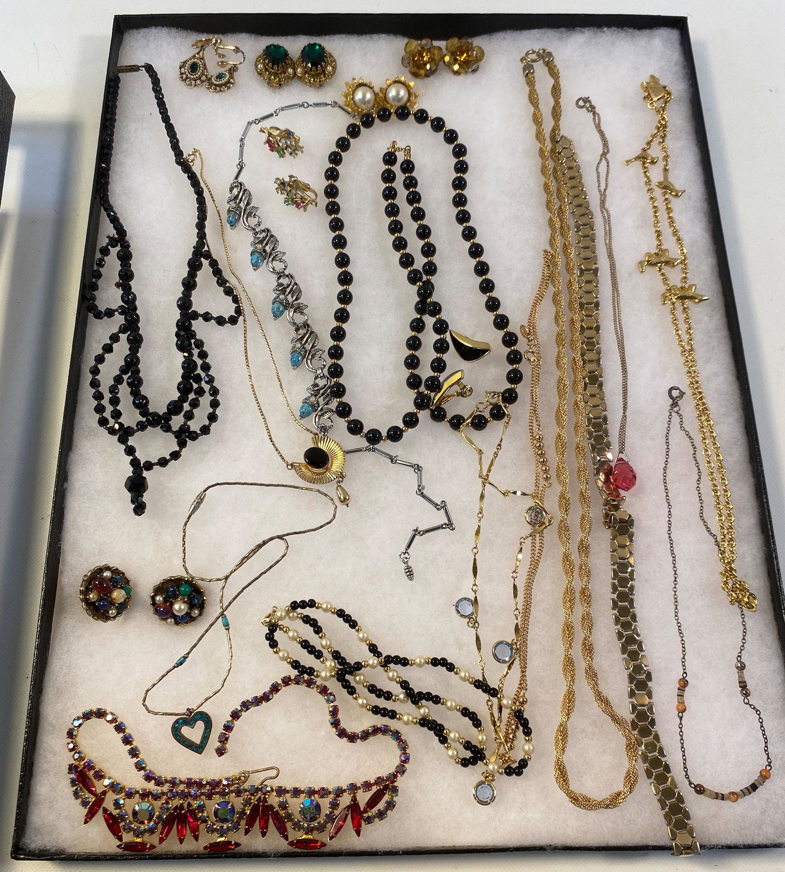 LOT OF VINTAGE JEWELRY AND ACCESSORIES: LOT OF VINTAGE JEWELRY AND ACCESSORIES ~ PAIR POLISHED GOLD TONE EARRINGS FROM MONET. BLACK AND GOLD TONE BEAD NECKLACE FROM MONET. GOLD TONE CHAIN NECKLACES INCLUDING SPIRAL CHAIN DESIGN. 24" MATINEE