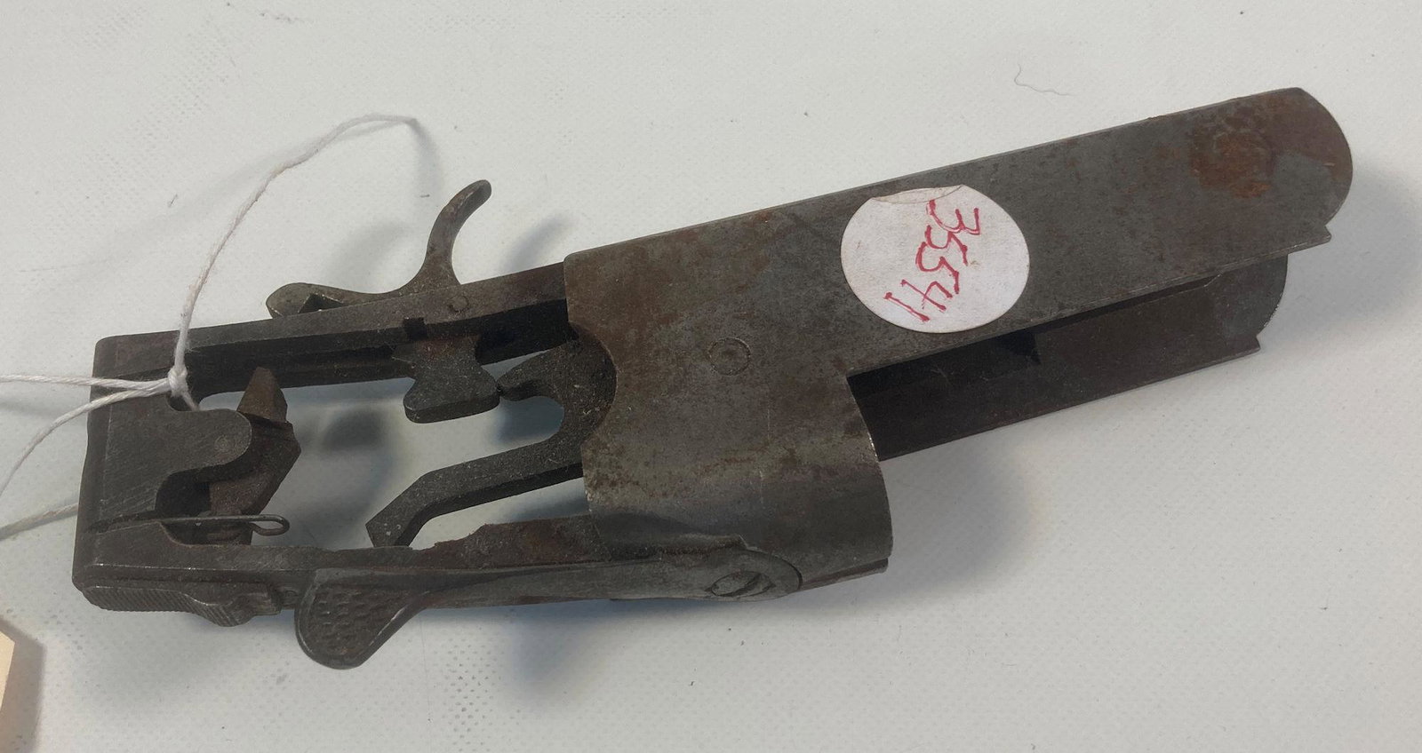 UNKNOWN MAKER, NO MODEL 12 GAUGE SINGLE SHOT SHOTGUN,: UNKNOWN MAKER, NO MODEL 12 GAUGE SINGLE SHOT SHOTGUN, SN: NONE, RECEIVER ONLY. BY BIDDING ON THIS LOT BUYER ACCEPTS RESPONSIBILTY OF KNOWLEDGE OF STATE AND FEDERAL LAWS FOR RECEIVING THIS ITEM.