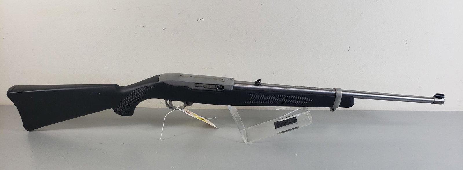 RUGER MODEL 10/22 .22 CALIBER SEMI-AUTO RIFLE SN:: RUGER MODEL 10/22 .22 CALIBER SEMI-AUTO RIFLE SN: 25412605, MISSING MAGAZINE, RUSTED BARREL. BY BIDDING ON THIS LOT BUYER ACCEPTS RESPONSIBILITY OF KNOWLEDGE OF STATE AND FEDERAL LAWS FOR RECEIVING TH