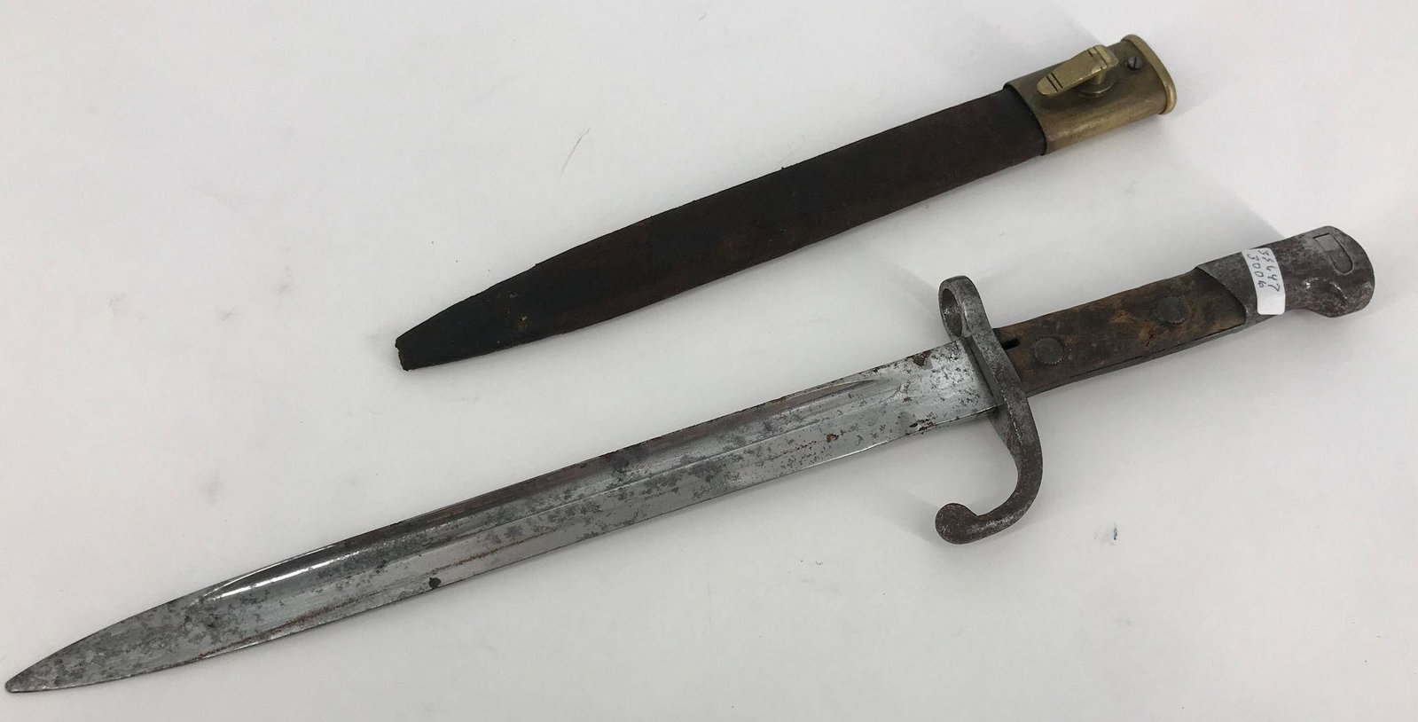 VINTAGE BAYONET WITH SHEATH: VINTAGE BAYONET WITH SHEATH