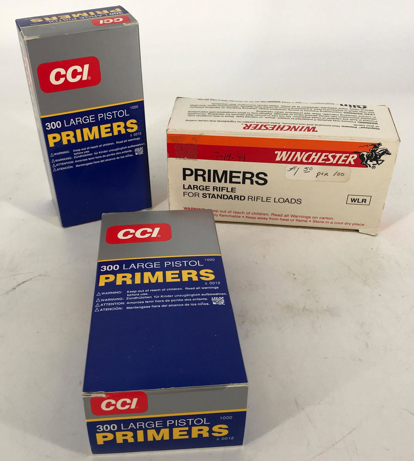 BOX LOT 600 LARGE PISTOL PRIMERS AND 1000 LARGE RIFLE: BOX LOT 600 LARGE PISTOL PRIMERS AND 1000 LARGE RIFLE PRIMERS