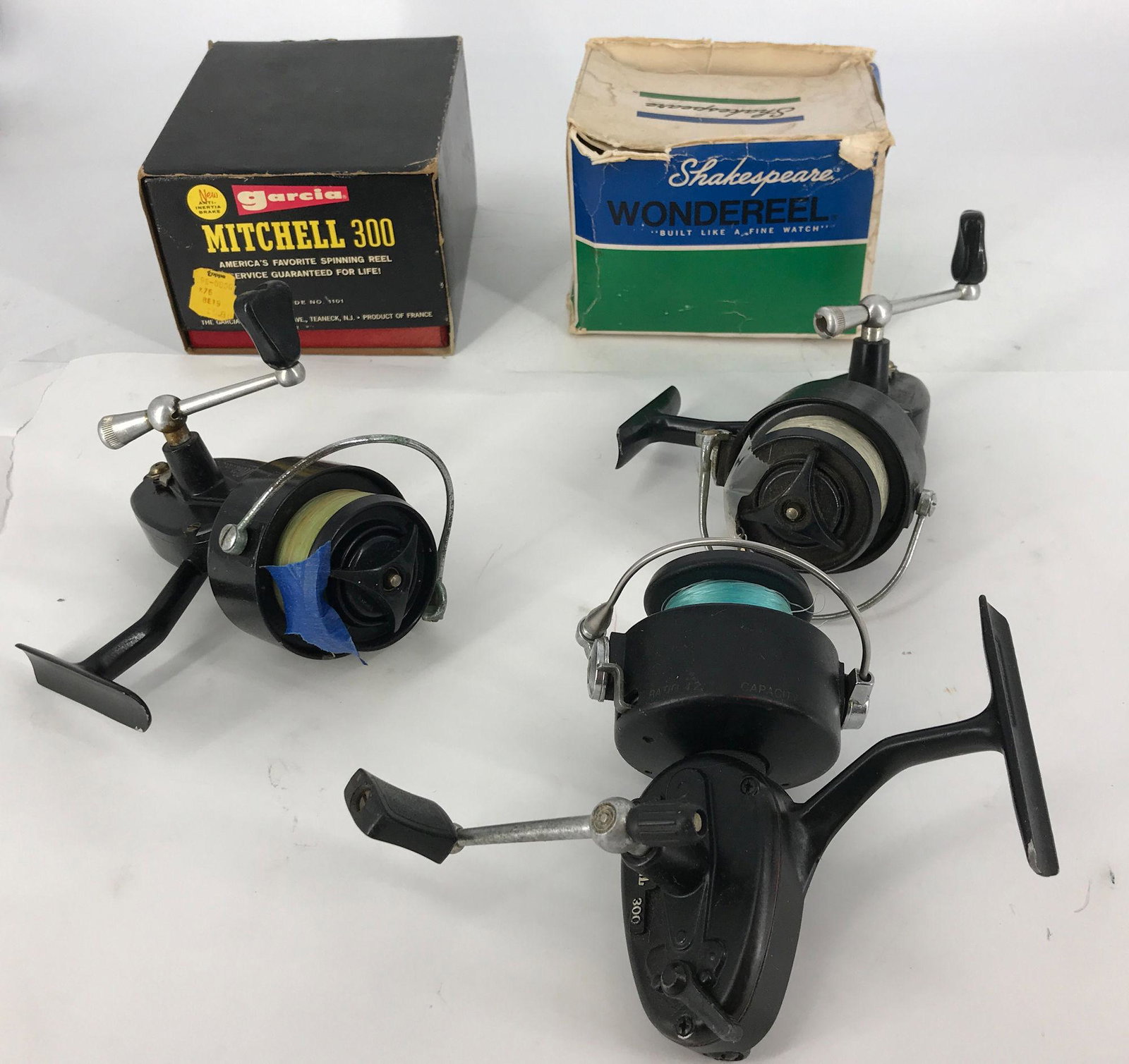 BOX LOT OF 5 FISHING REELS INCLUDING 2 IN BOXES,: BOX LOT OF 5 FISHING REELS INCLUDING 2 IN BOXES, SHAKESPEARE 1700 II, GARCIA MITCHELL 300 BOX ONLY, MITCHELL 300, MITCHELL 300, MITCHELL 300