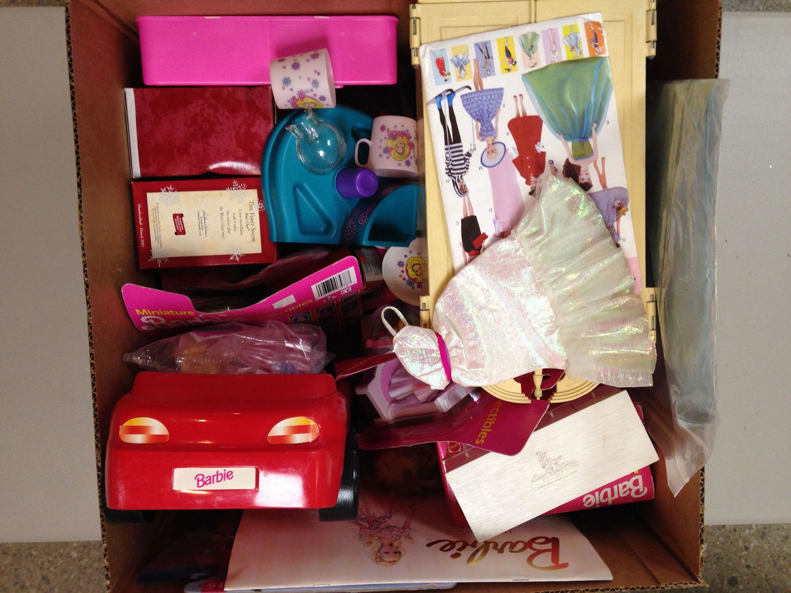 LOT MISCELLANEOUS BARBIE ITEMS. ALL ITEMS SOLD AS IS. (1 of 1)