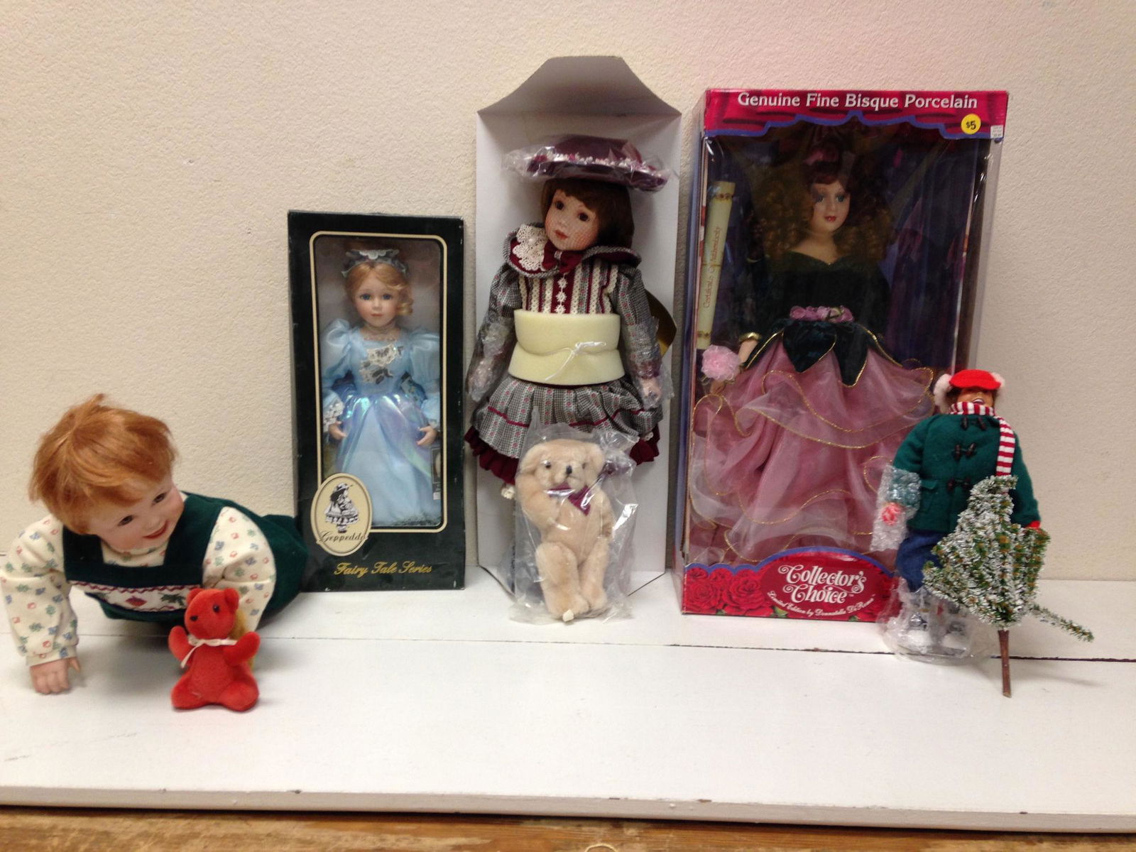LOT 5 BOXED PORCELAIN DOLLS INCLUDING A NORMAN ROCKWELL (1 of 1)