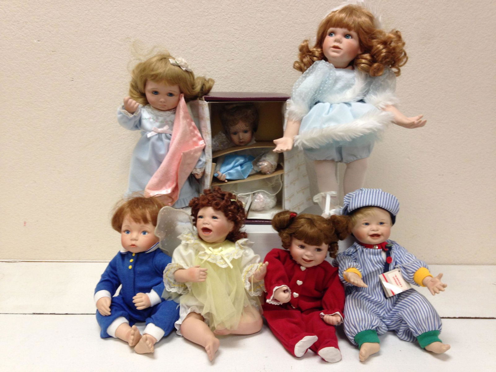 LOT 7 BOXED PORCELAIN DOLLS INCLUDING ASHTON DRAKE AND (1 of 1)