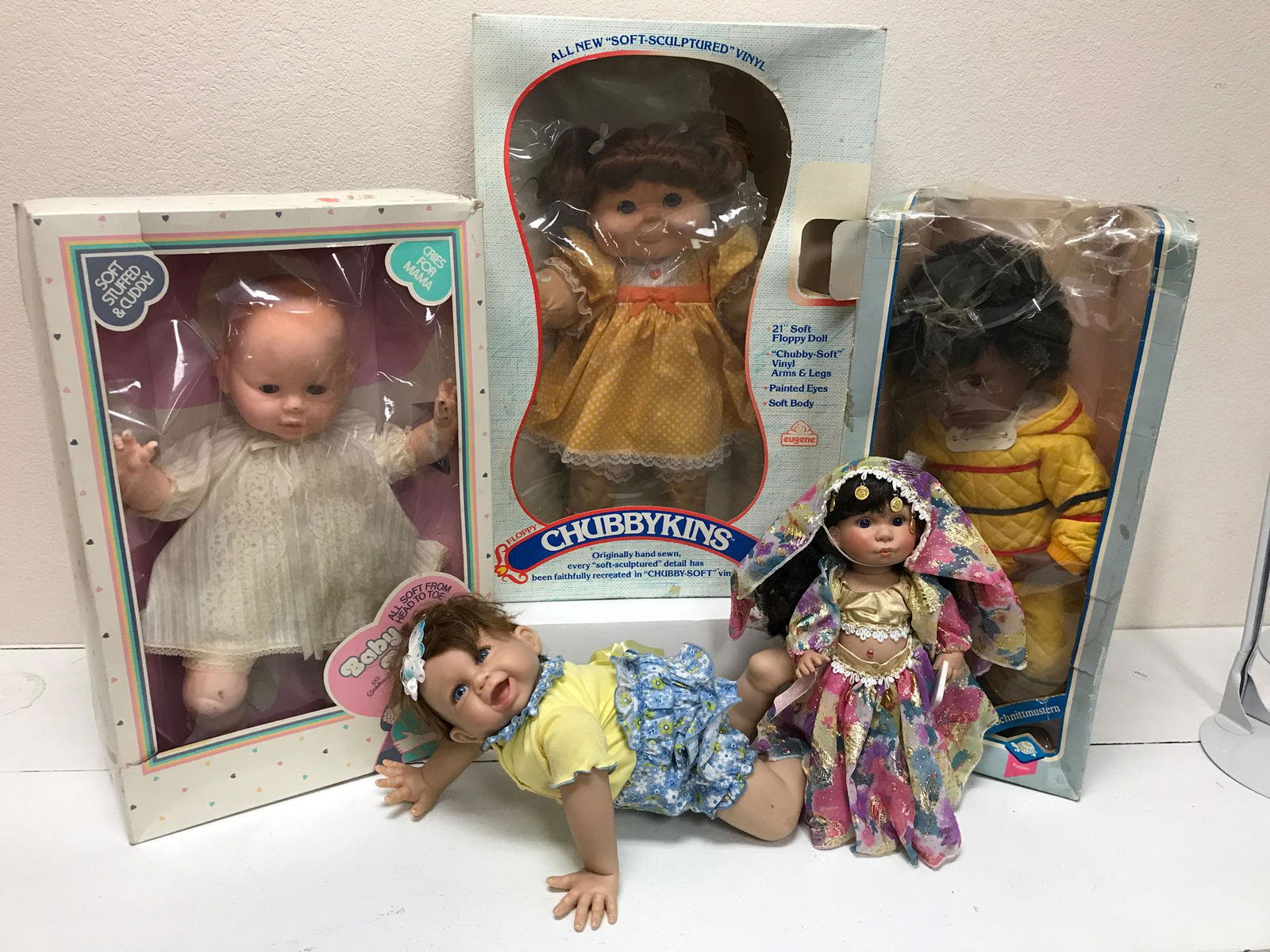 LOT 5 VINYL PLAY DOLLS. ALL ITEMS SOLD AS IS. CONDITION (1 of 1)