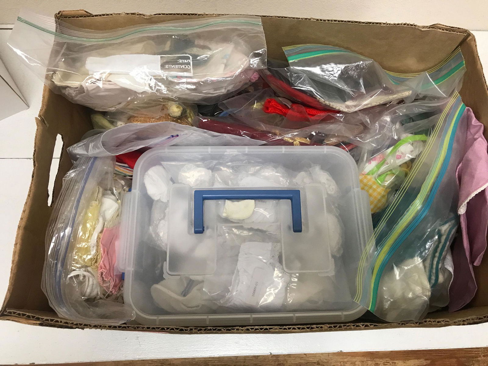 LARGE LOT MISCELLANEOUS DOLL CLOTHES. ALL ITEMS SOLD AS (1 of 1)