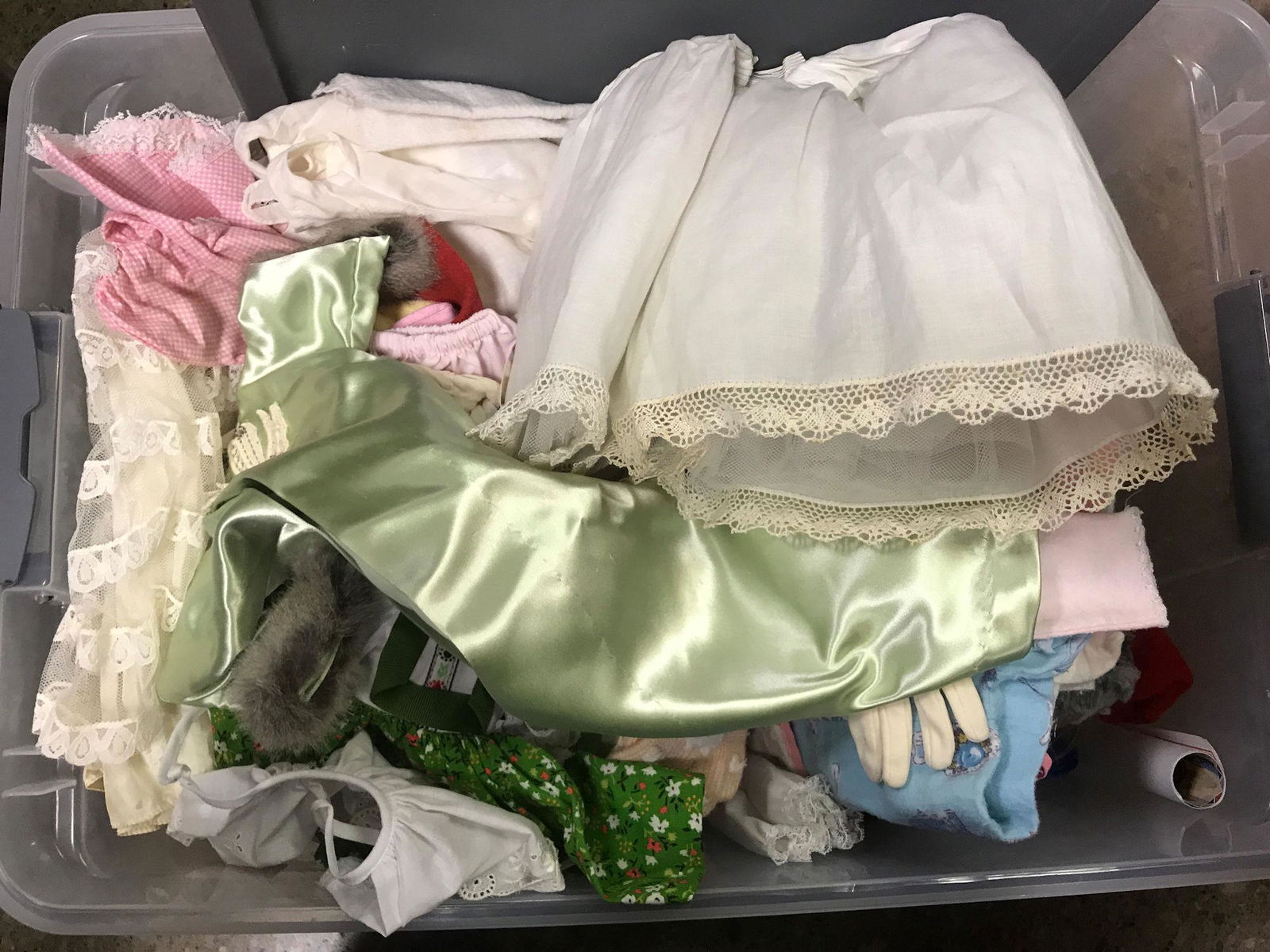 LARGE LOT MISCELLANEOUS DOLL CLOTHES. ALL ITEMS SOLD AS (1 of 1)