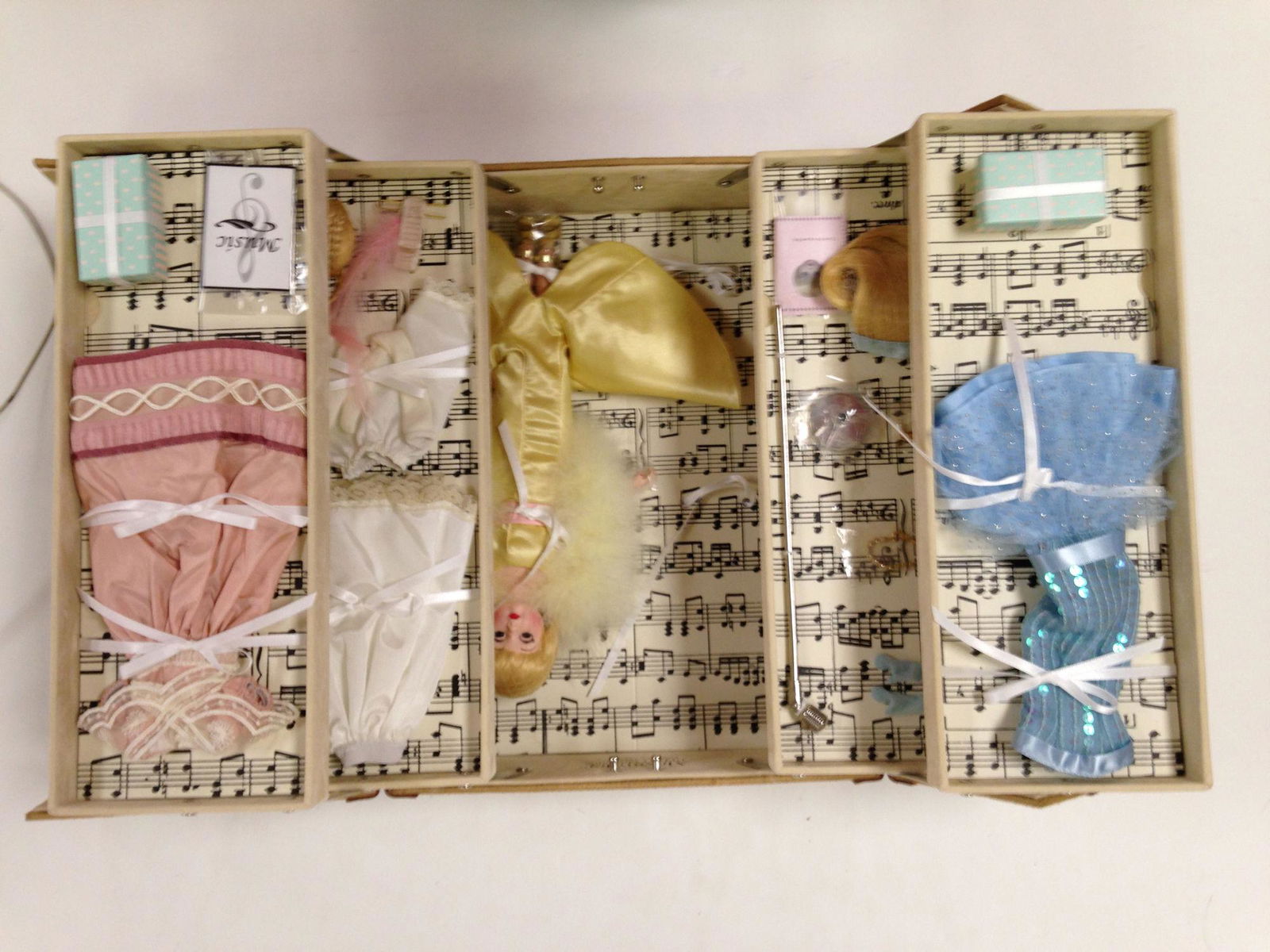 MADAME ALEXANDER UFDC CONVENTION 2007 MUSIC MUSIC MUSIC (1 of 1)