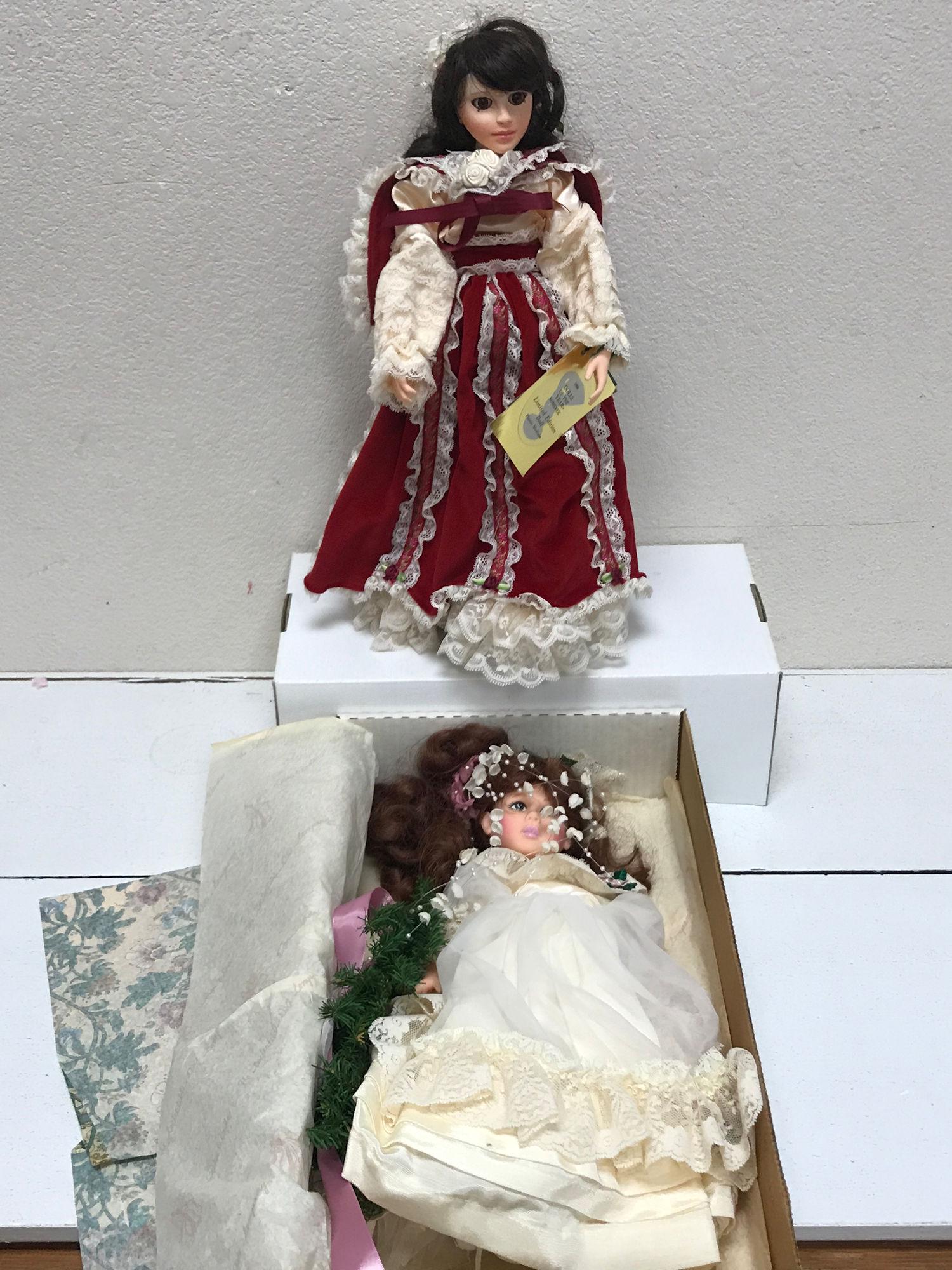 2 BOXED ROBIN WOODS DOLLS. ALL ITEMS ARE SOLD AS IS. (1 of 1)