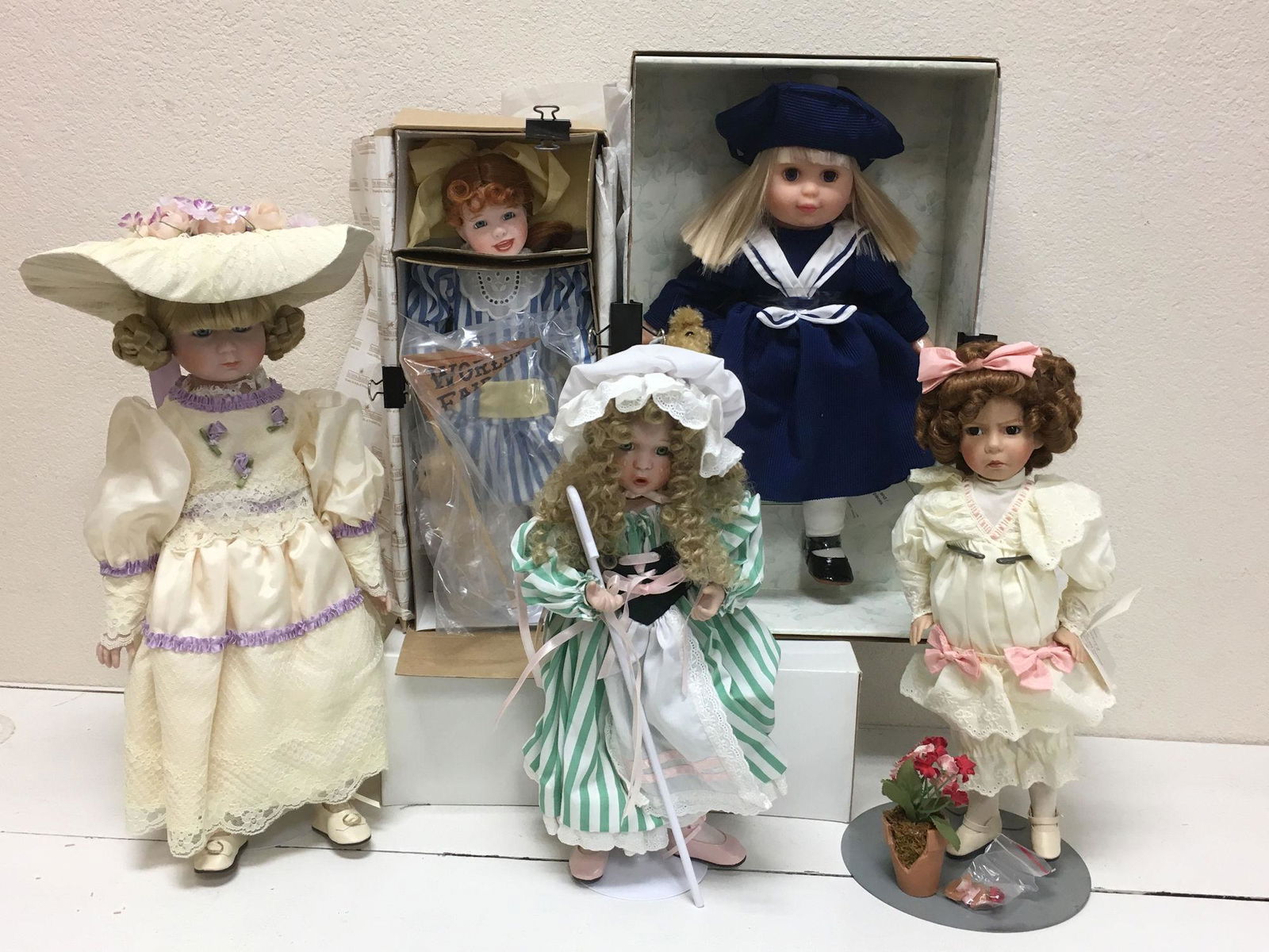 LOT 5 BOXED DOLLS INCLUDING ASHTON DRAKE. ALL ITEMS ARE (1 of 1)