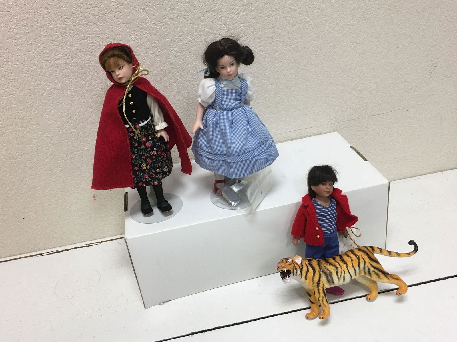 3 BOXED ROBERT TONNER DOLLS INCLUDING LITTLE RED RIDING (1 of 1)
