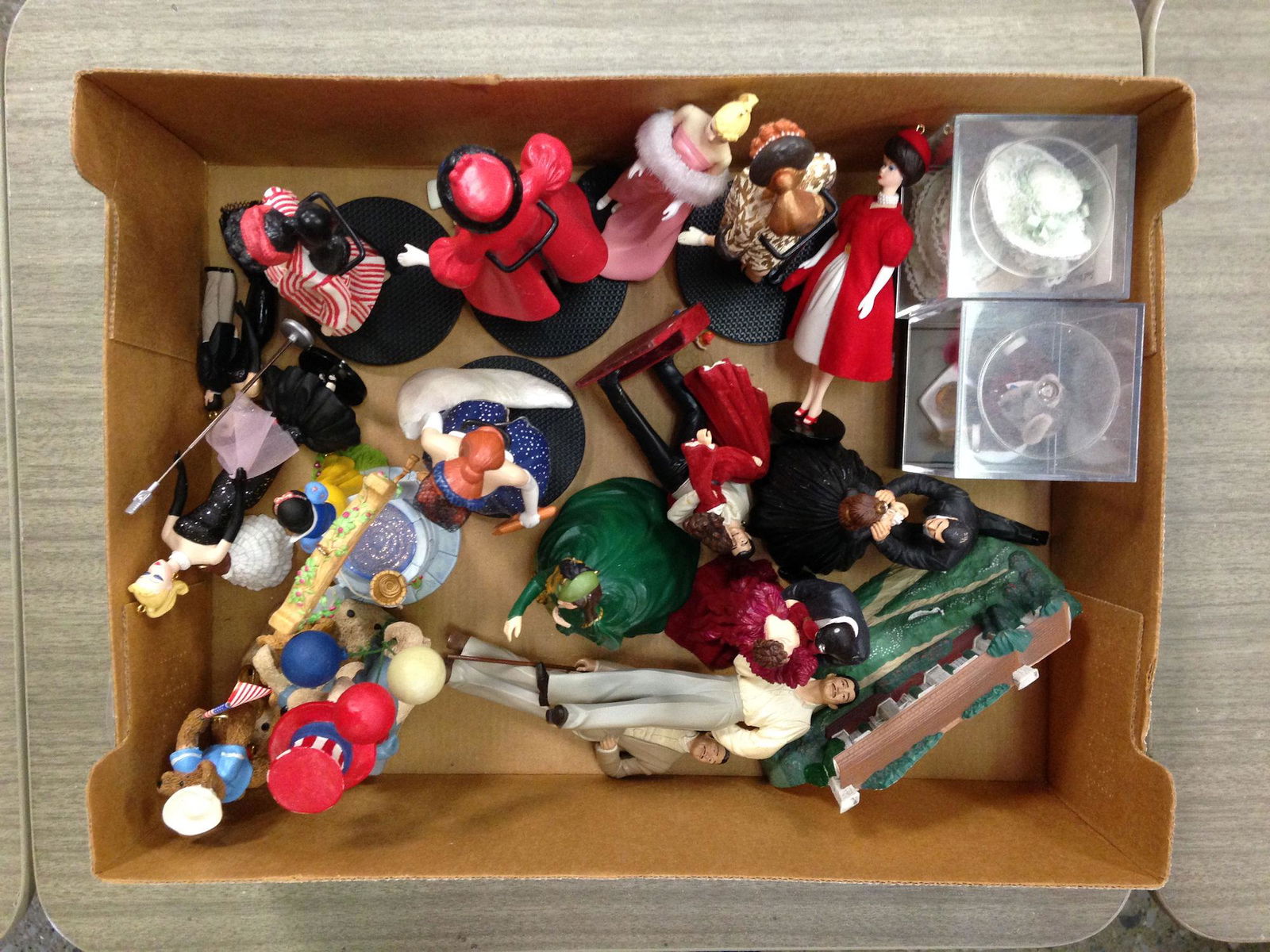 LOT MISC. BARBIE & GONE WITH THE WIND HALLMARK (1 of 1)