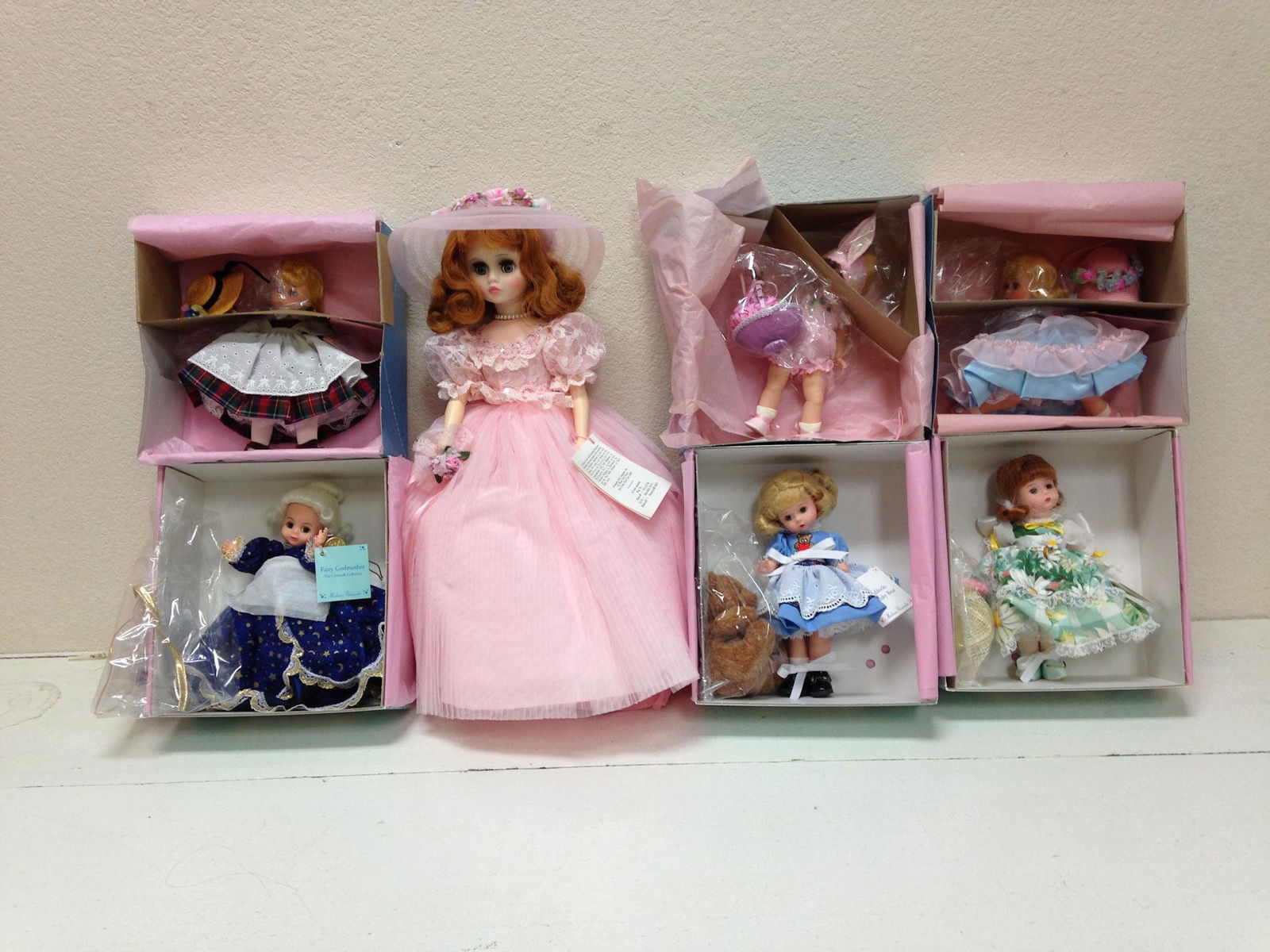 LOT 5 BOXED MADAME ALEXANDER DOLLS INCLUDING ELISE. ALL (1 of 1)