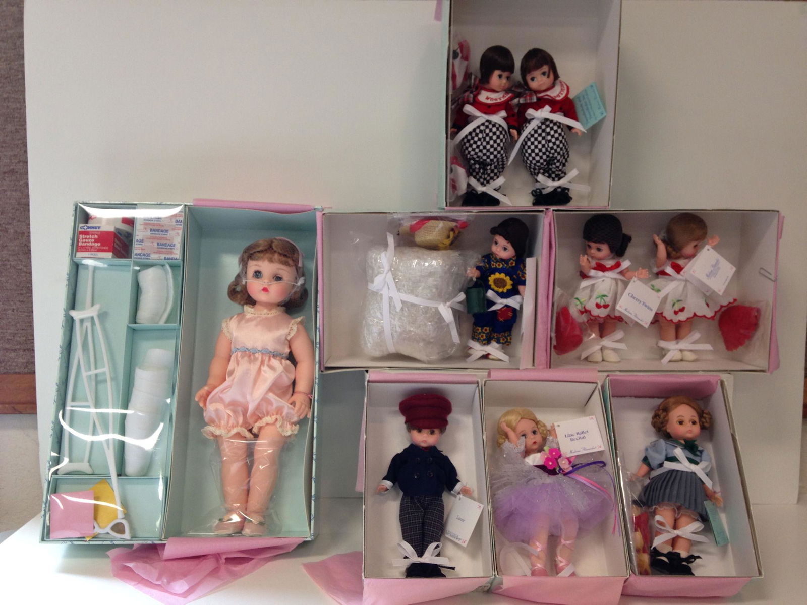 LOT 7 BOXED MADAME ALEXANDER DOLLS INCLUDING MARYBEL (1 of 1)