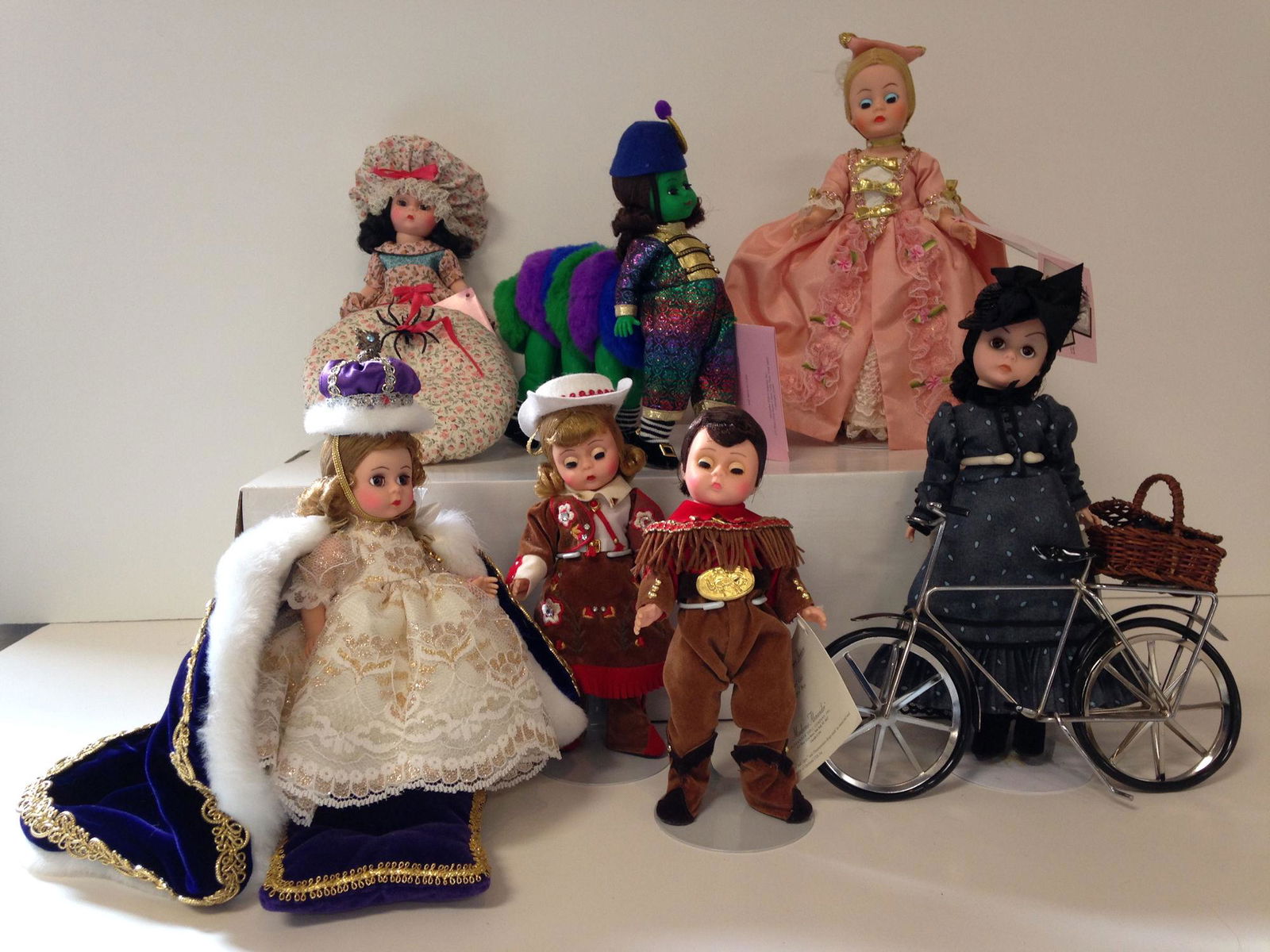 LOT 6 BOXED MADAME ALEXANDER DOLLS INCLUDING MISS: LOT 6 BOXED MADAME ALEXANDER DOLLS INCLUDING MISS GULCH. ALL ITEMS ARE SOLD AS IS. CONDITION REPORTS ARE NOT AVAILABLE.