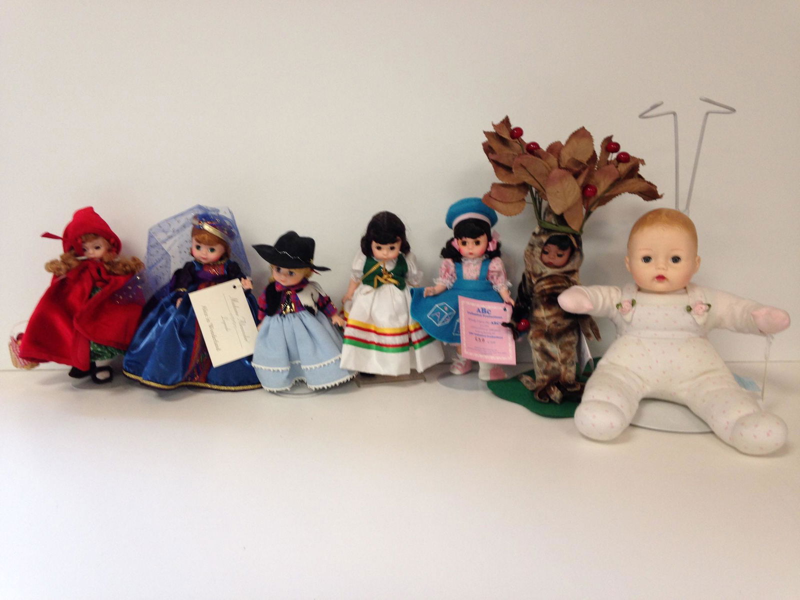 LOT 7 BOXED MADAME ALEXANDER DOLLS INCLUDING APPLE (1 of 1)