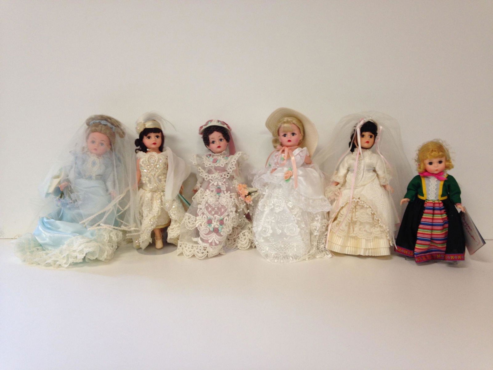 LOT 6 MADAME ALEXANDER BOXED DOLLS INCLUDING VICTORIAN (1 of 1)