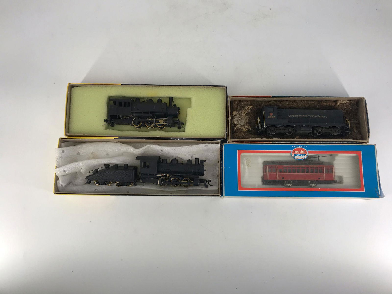 BOX LOT HO MODEL POWER TROLLEY, MDC DIESEL SWITCHER, (1 of 5)