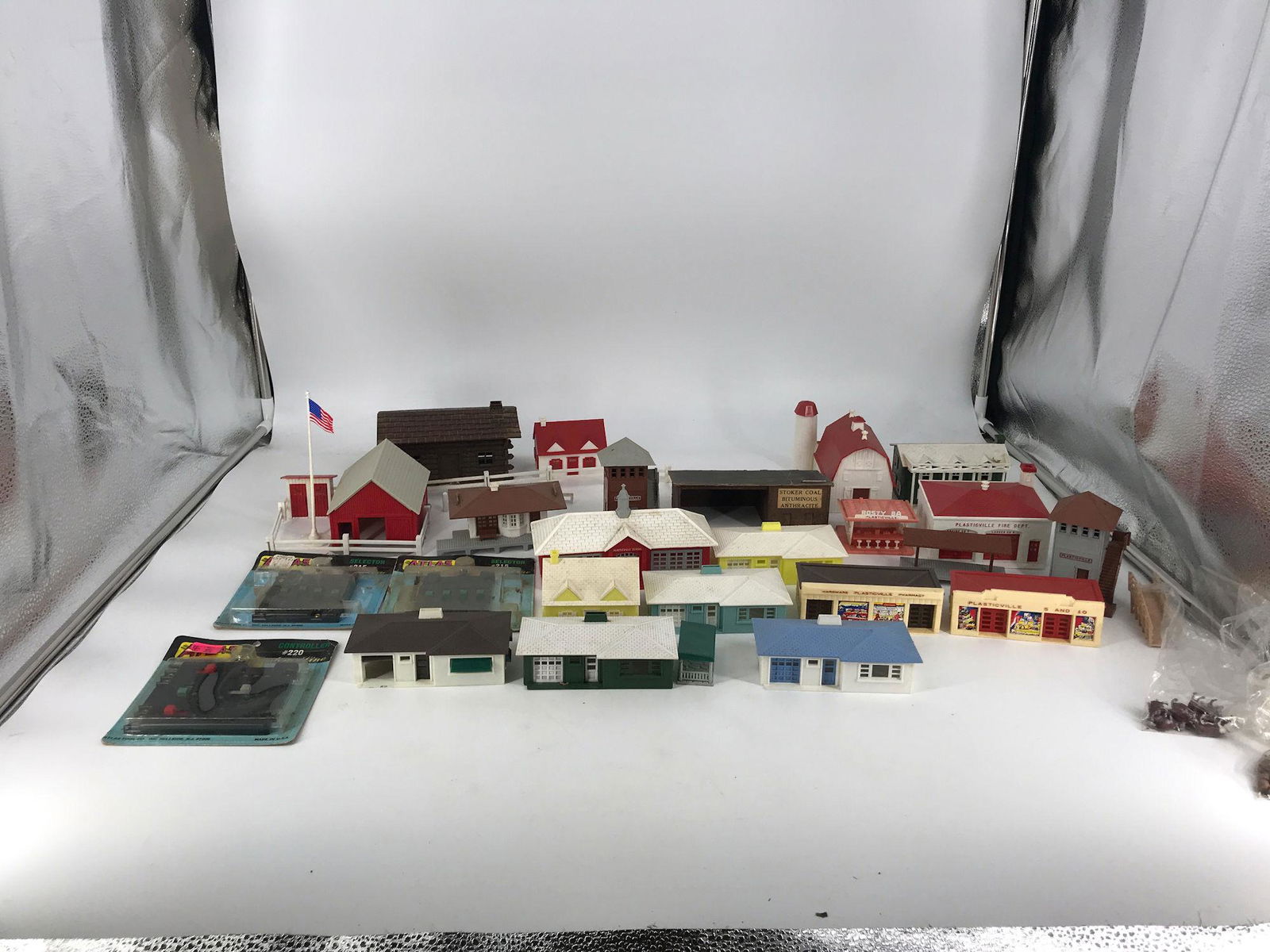 BOX LOT HO BUILDINGS, CONTROLLERS (1 of 20)