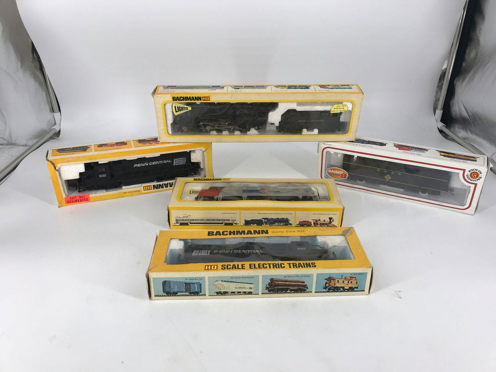 BOX LOT HO 4 BACHMANN DIESELS, 1 BACHMANN STEAM ENGINE, (1 of 6)