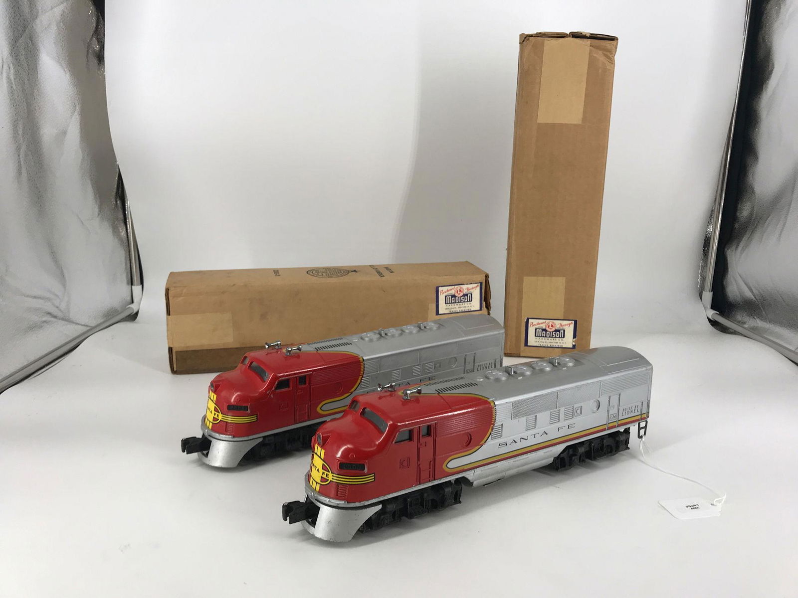 LIONEL POSTWAR O GAUGE 2383 SANTA FE F3 AA SET WITH (1 of 15)