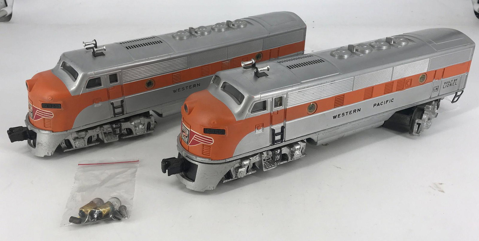 LIONEL POSTWAR O GAUGE 2355 WESTERN PACIFIC F3 DIESEL (1 of 15)