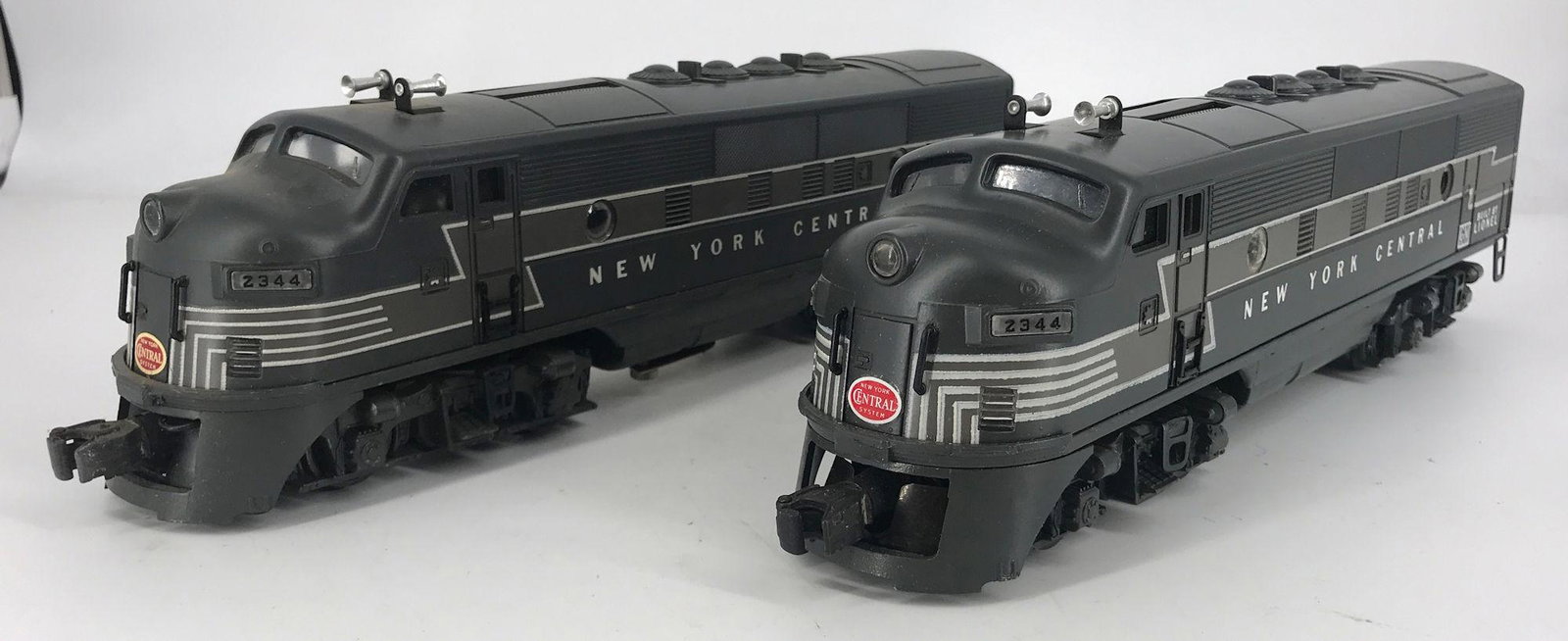LIONEL POSTWAR O GAUGE 2344 NEW YORK CENTRAL F3 AA SET (1 of 16)