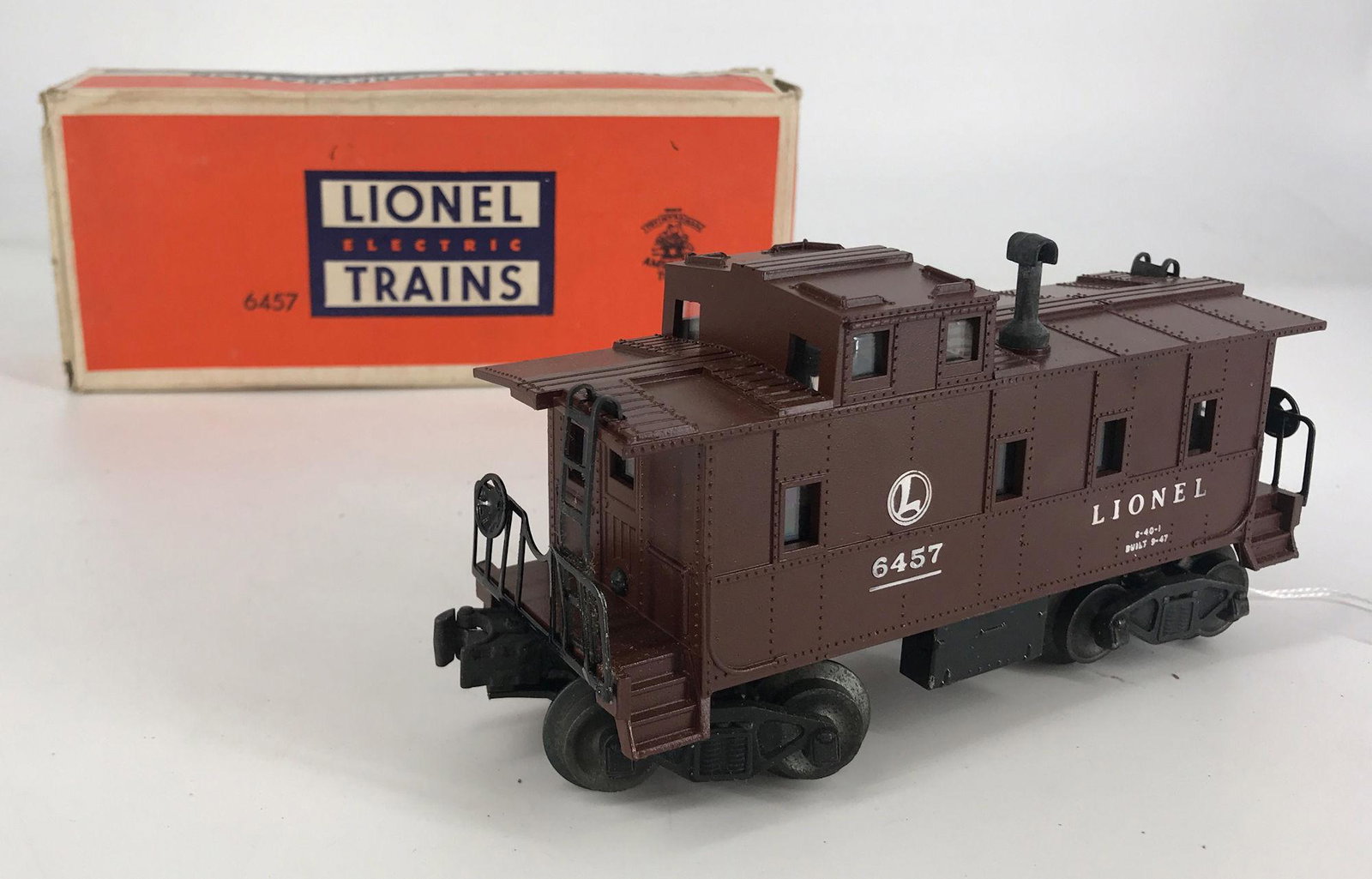 LIONEL POSTWAR O GAUGE 6457 LIONEL SP CABOOSE WITH (1 of 2)
