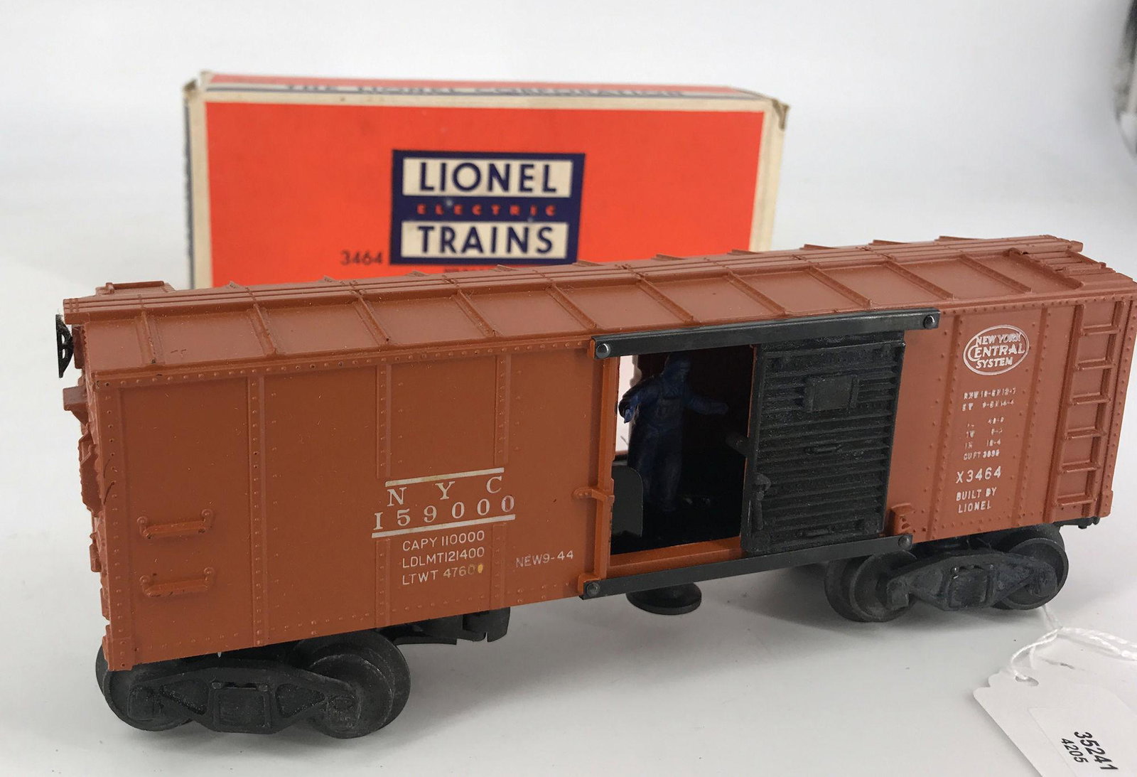 LIONEL POSTWAR O GAUGE X3464 NYC OPERATING BOX CAR WITH (1 of 2)