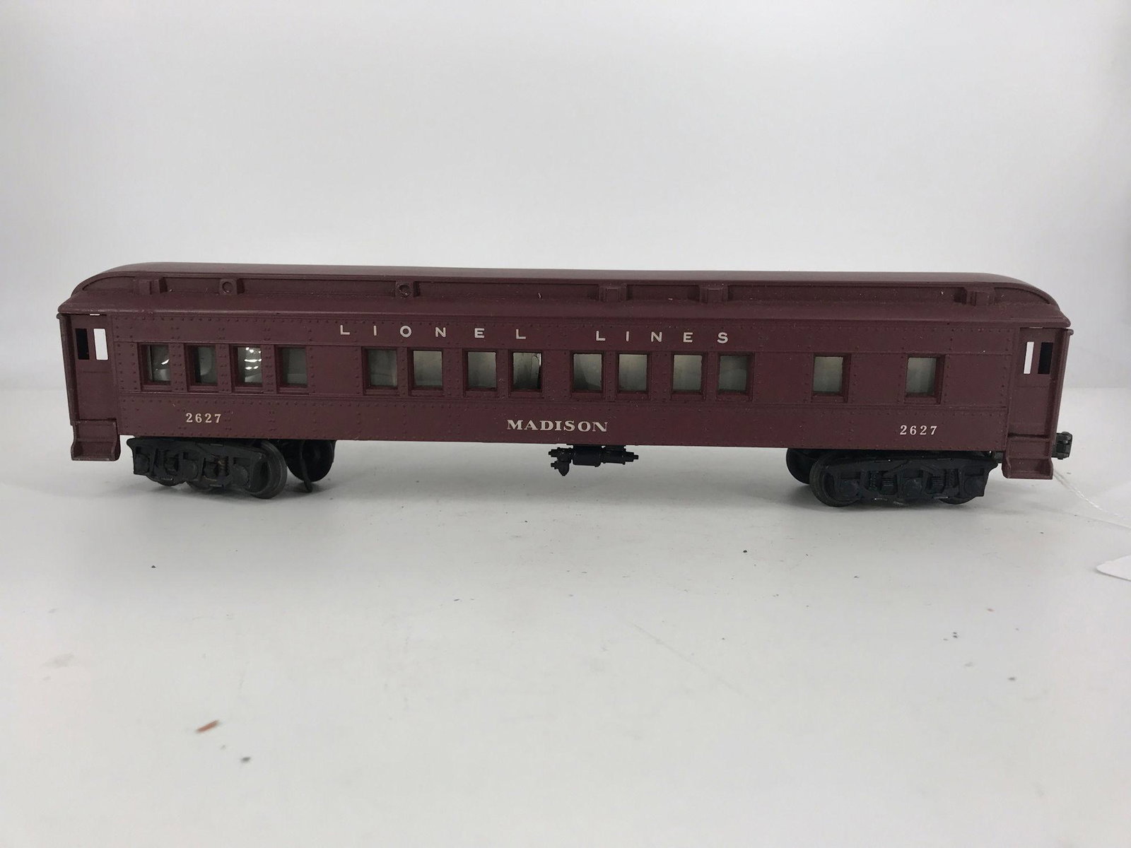 LIONEL POSTWAR O GAUGE 2627 MADISON PULLMAN NO (1 of 3)