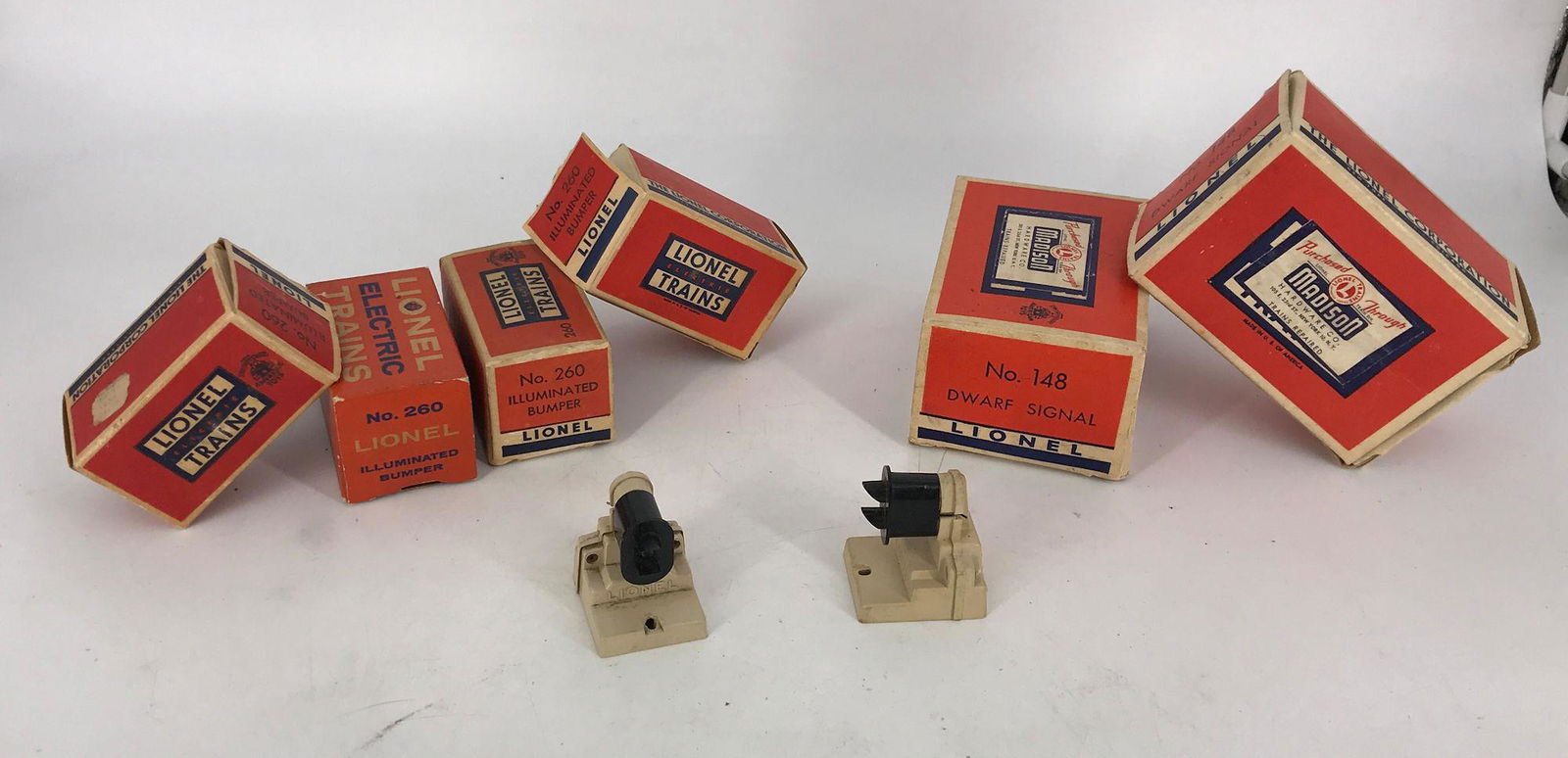 LIONEL POST WAR O GAUGE BOX LOT INCLUDING 4 NO. 260 (1 of 4)