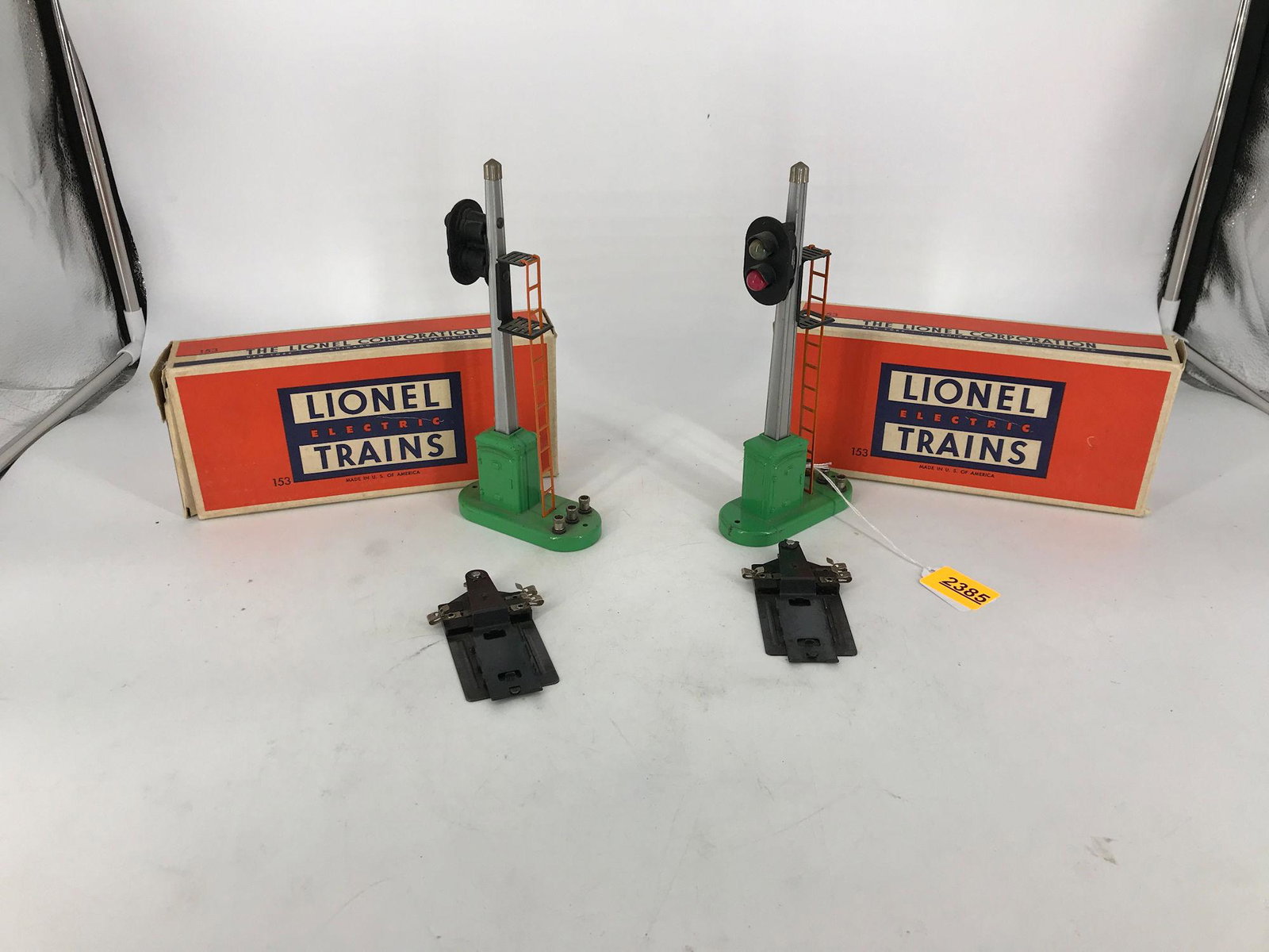 LIONEL O GAUGE POST WAR 2 NO. 153 AUTOMATIC BLOCK (1 of 5)