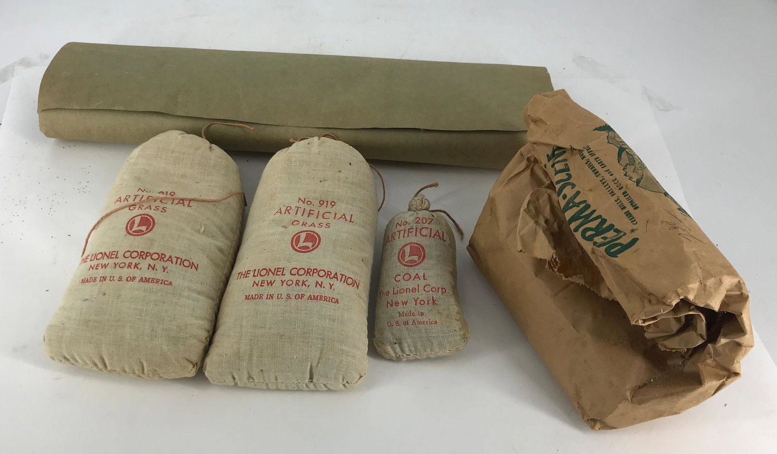 LIONEL POST WAR O GAUGE BOX LOT INCLUDING 2 NO. 919 (1 of 1)