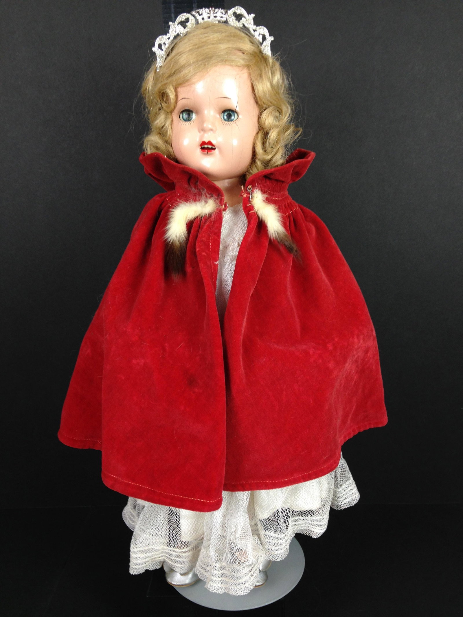 16" MADAME ALEXANDER COMPOSITION PRINCESS ELIZABETH.: 16" MADAME ALEXANDER COMPOSITION PRINCESS ELIZABETH. MARKS ON HEAD CONCEALED BY ORIGINAL HUMAN HAIR WIG, SLEEP EYES, OPEN MOUTH WITH TEETH, ON FIVE-PIECE COMPOSITION BODY (UNMARKED). DOLL IS DRESSED I