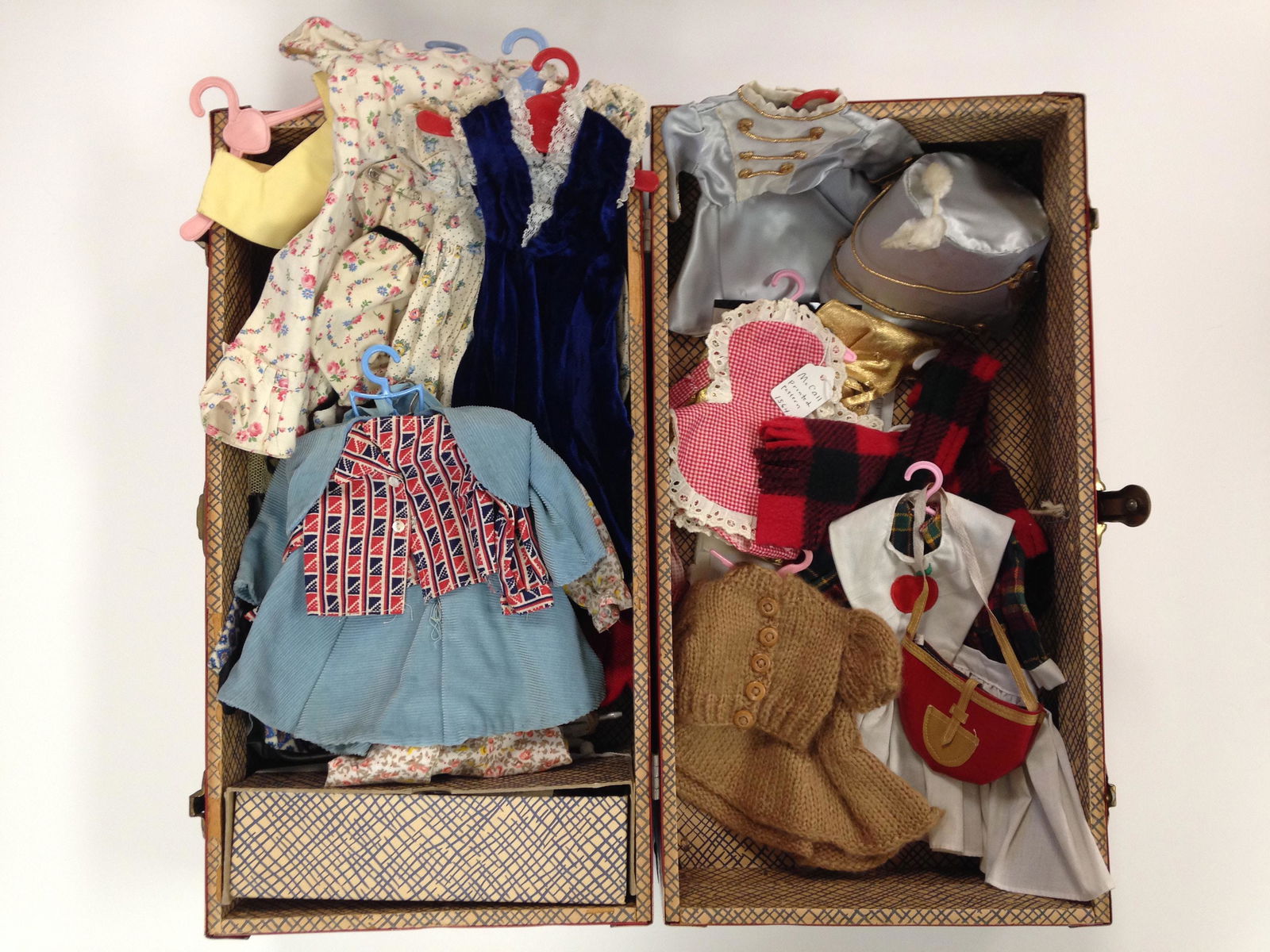 DOLL TRUNK FILLED WITH CLOTHES AND ACCESSORIES FOR AN (1 of 2)