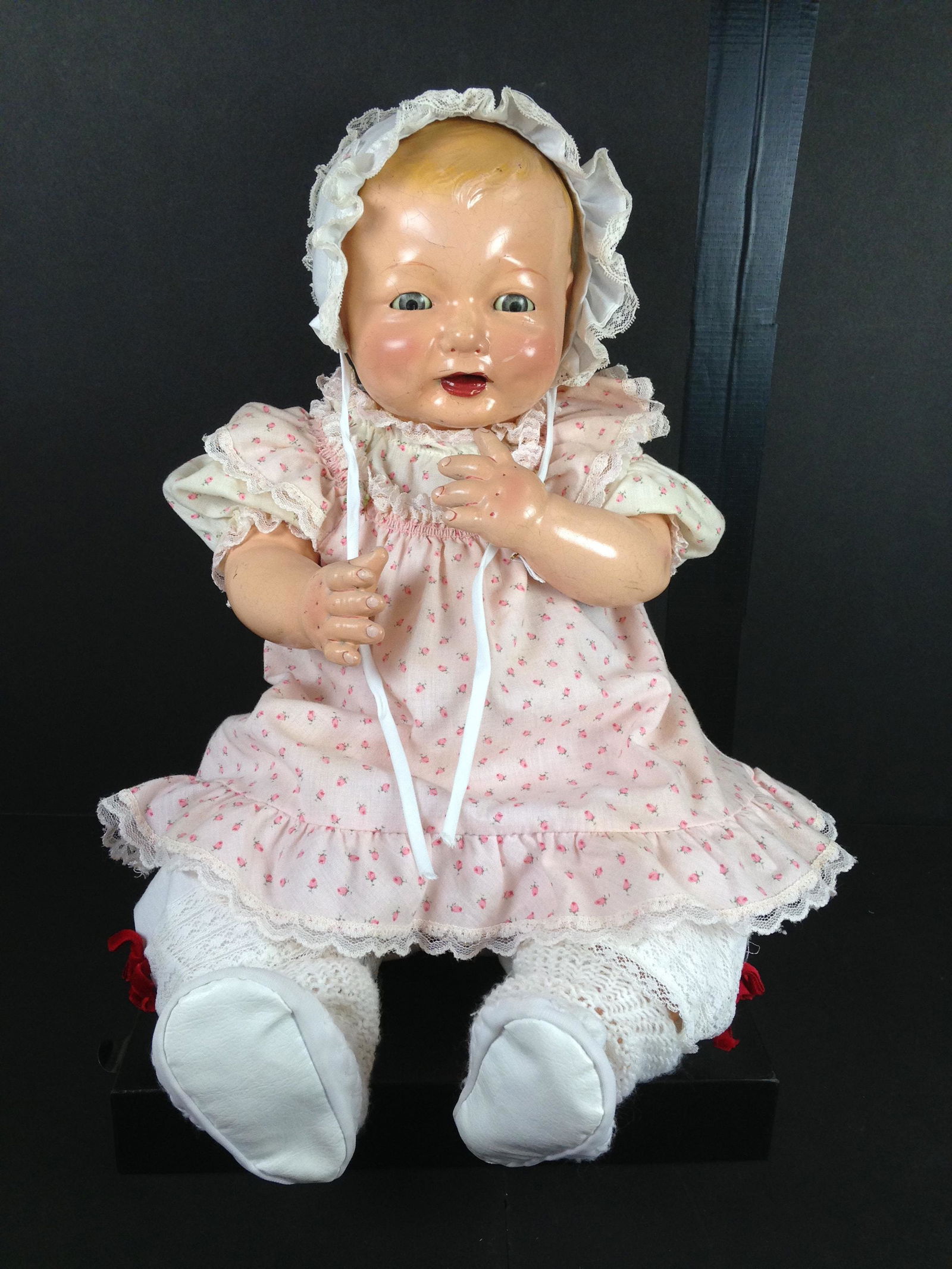 26" VINTAGE EFFANBEE COMPOSITION BABY "BUBBLES".: 26" VINTAGE EFFANBEE COMPOSITION BABY "BUBBLES". SHOULDER HEAD WITH MOLDED AND PAINTED HAIR, SLEEP EYES AND OPEN MOUTH WITH MOLDED TONGUE AND TWO UPPER TEETH. CLOTH BODY WITH COMPOSITION BENT ARMS AND