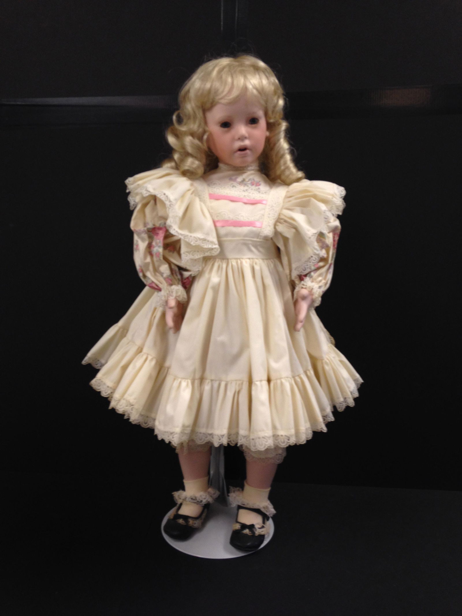 31" PORCELAIN ARTIST DOLL "WHITNEY" BY DONNA RUPERT. (1 of 2)